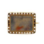 Antique gold coloured metal agate brooch, 2.2cm wide, 4.8g