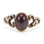 Antique unmarked gold cabochon garnet ring, size R, 2.0g