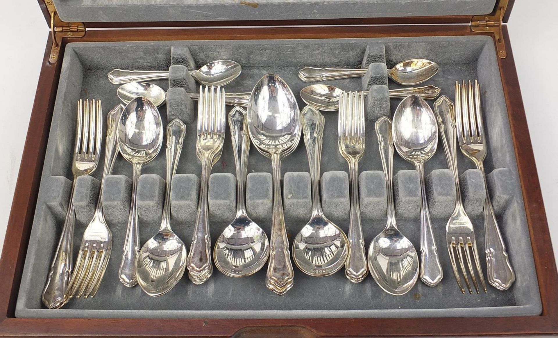 Eight place canteen of Sheffield silver plated cutlery housed in a mahogany canteen, the case 45.5cm - Image 4 of 7