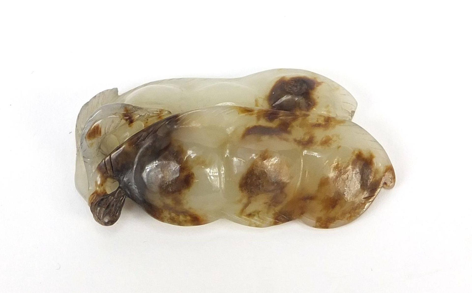 Good Chinese white and russet jade carving of two beans, 5.5cm in length - Image 6 of 7