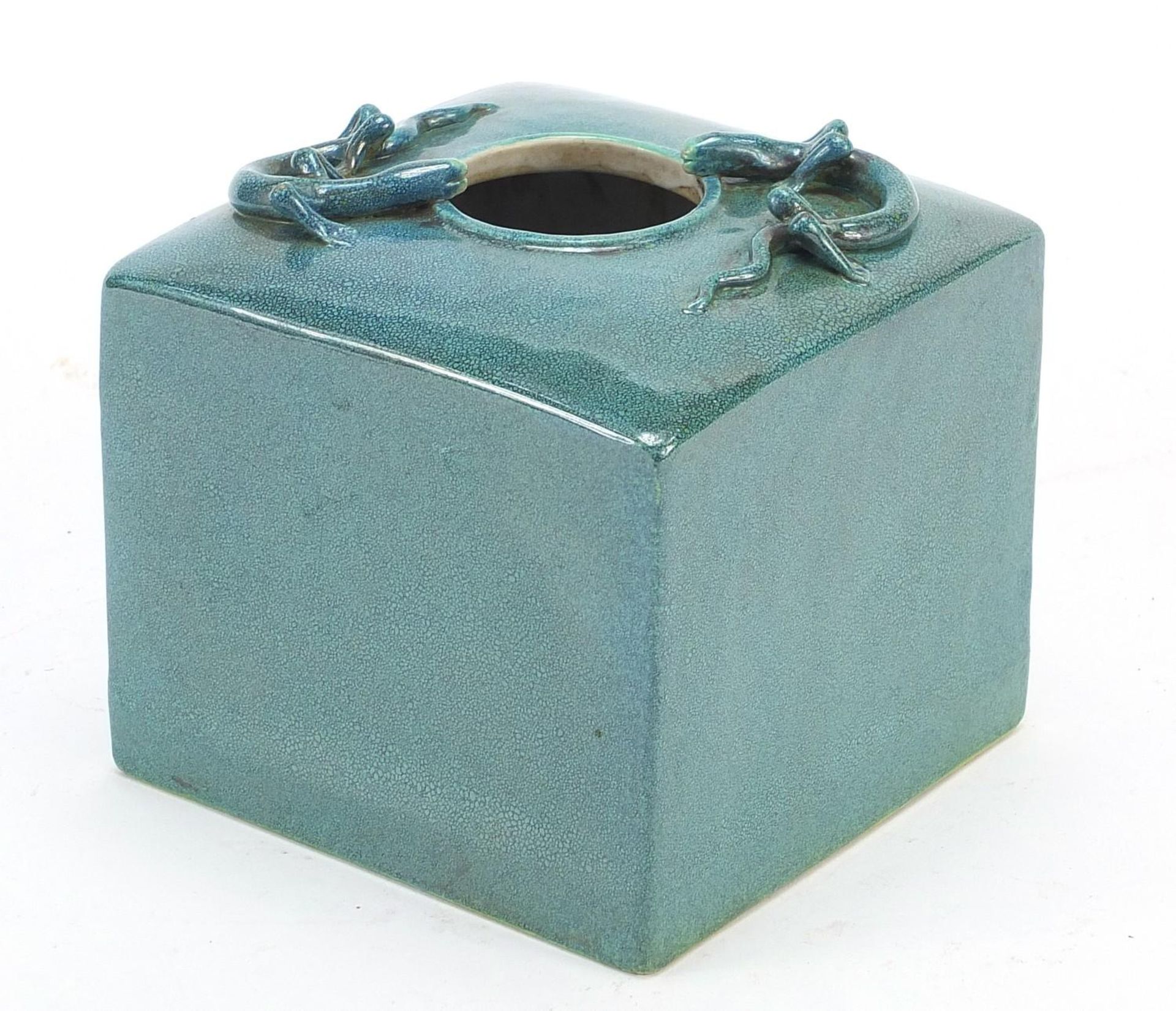 Chinese porcelain brush pot with relief lizard decoration, having a spotted turquoise glaze, 10cm