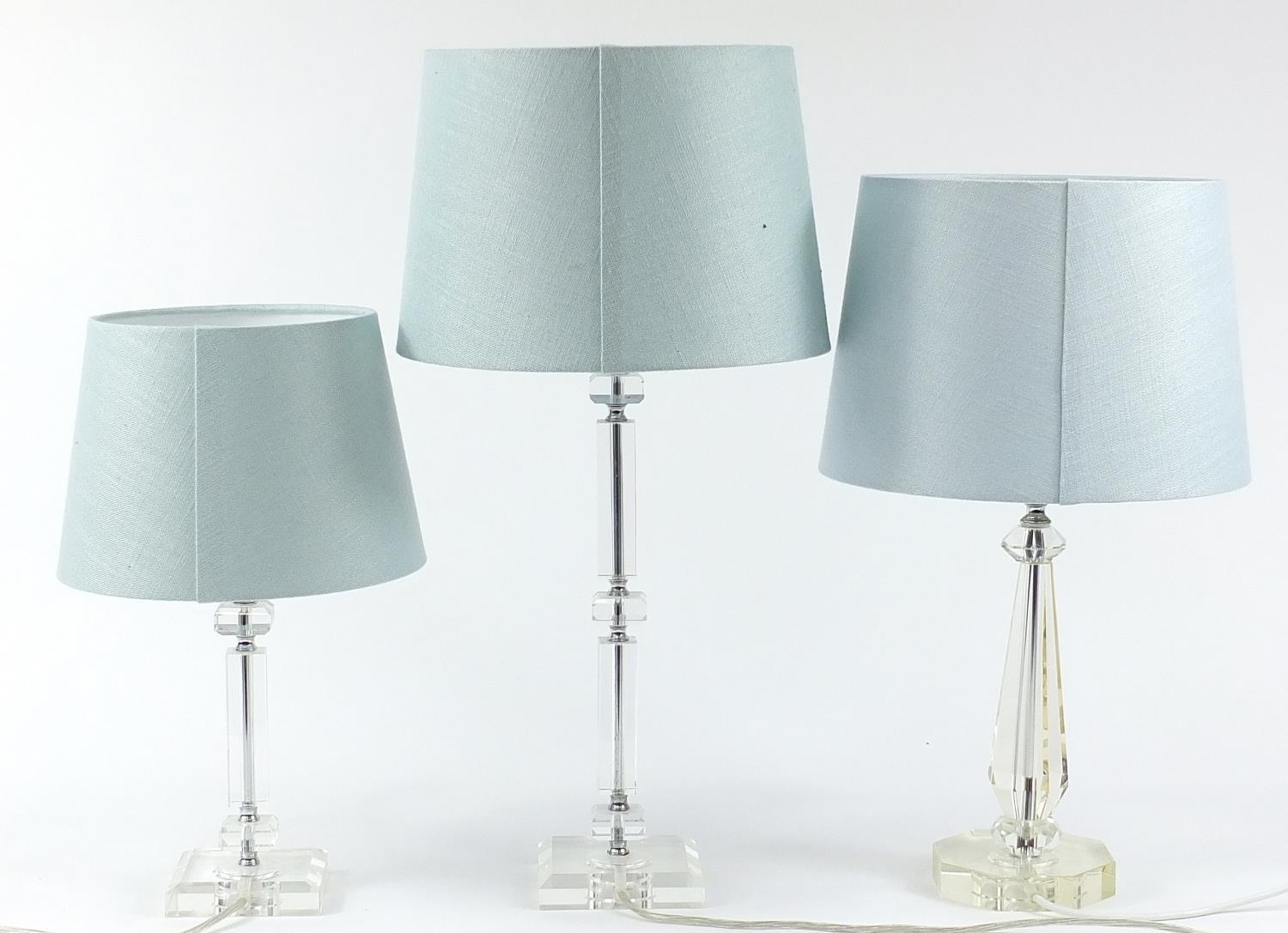 Three contemporary glass table lamps with teal shades, the largest 63cm high - Image 2 of 2