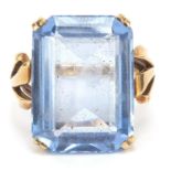 Large 9ct gold blue stone ring, size R, 8.8g