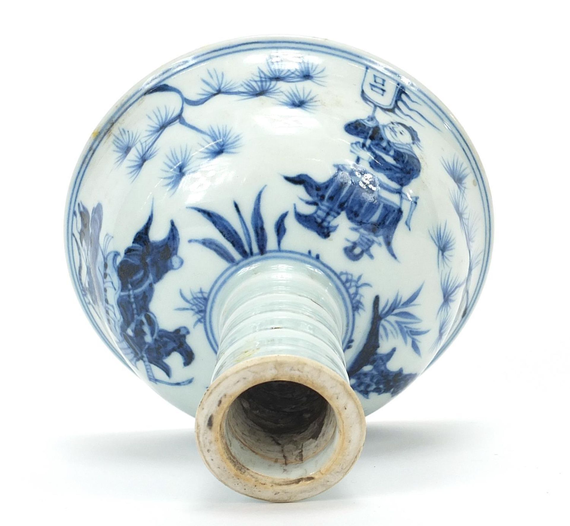 Chinese blue and white porcelain stem bowl hand painted with warriors, 11cm high x 12.5cm in - Bild 6 aus 7