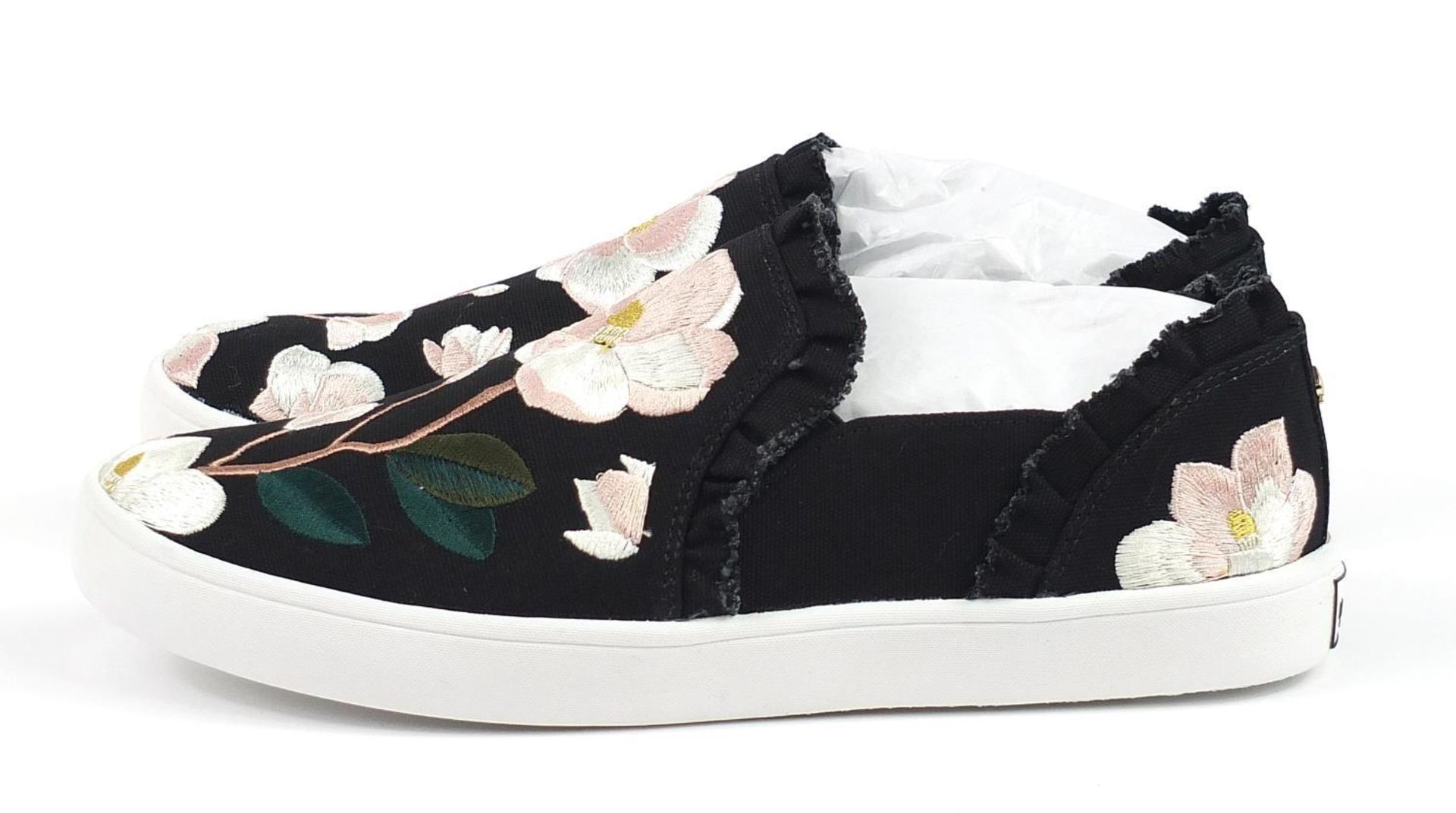 Kate Spade New York, pair of ladies' floral embroidered pumps - Image 4 of 7