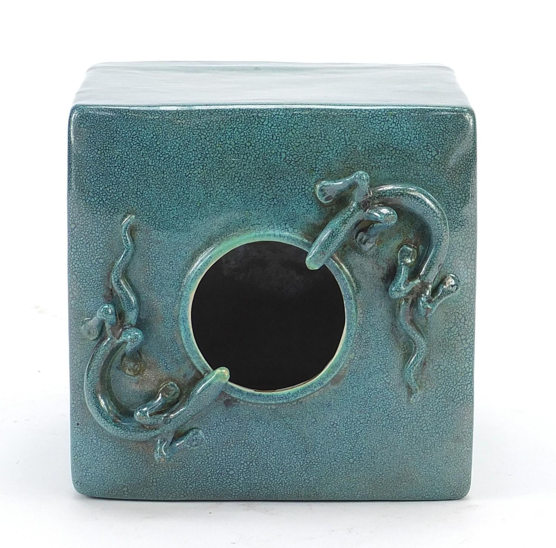 Chinese porcelain brush pot with relief lizard decoration, having a spotted turquoise glaze, 10cm - Image 5 of 7