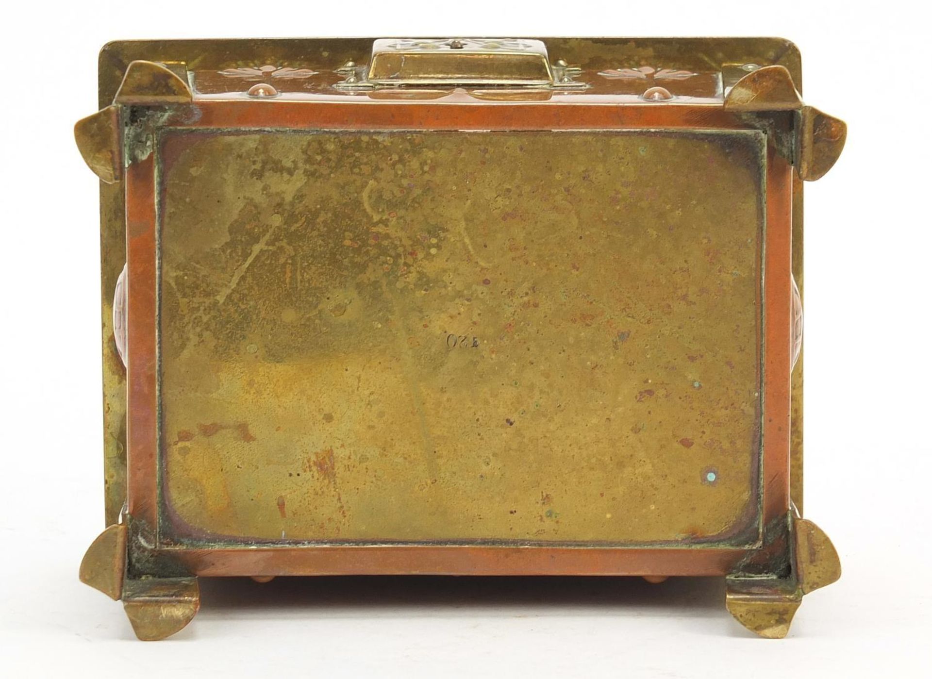 Arts & Crafts enamel, copper and brass casket with embossed floral motifs raised on four stylised - Bild 5 aus 6