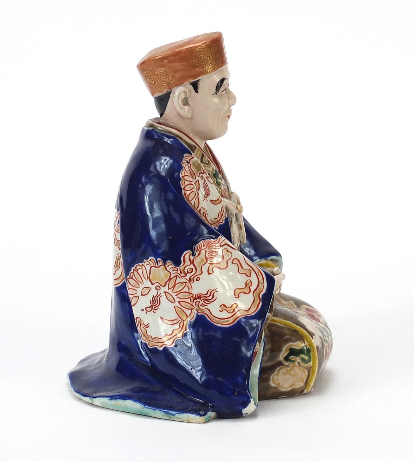 Japanese porcelain figure of a seated robed man, 17cm high - Image 5 of 7