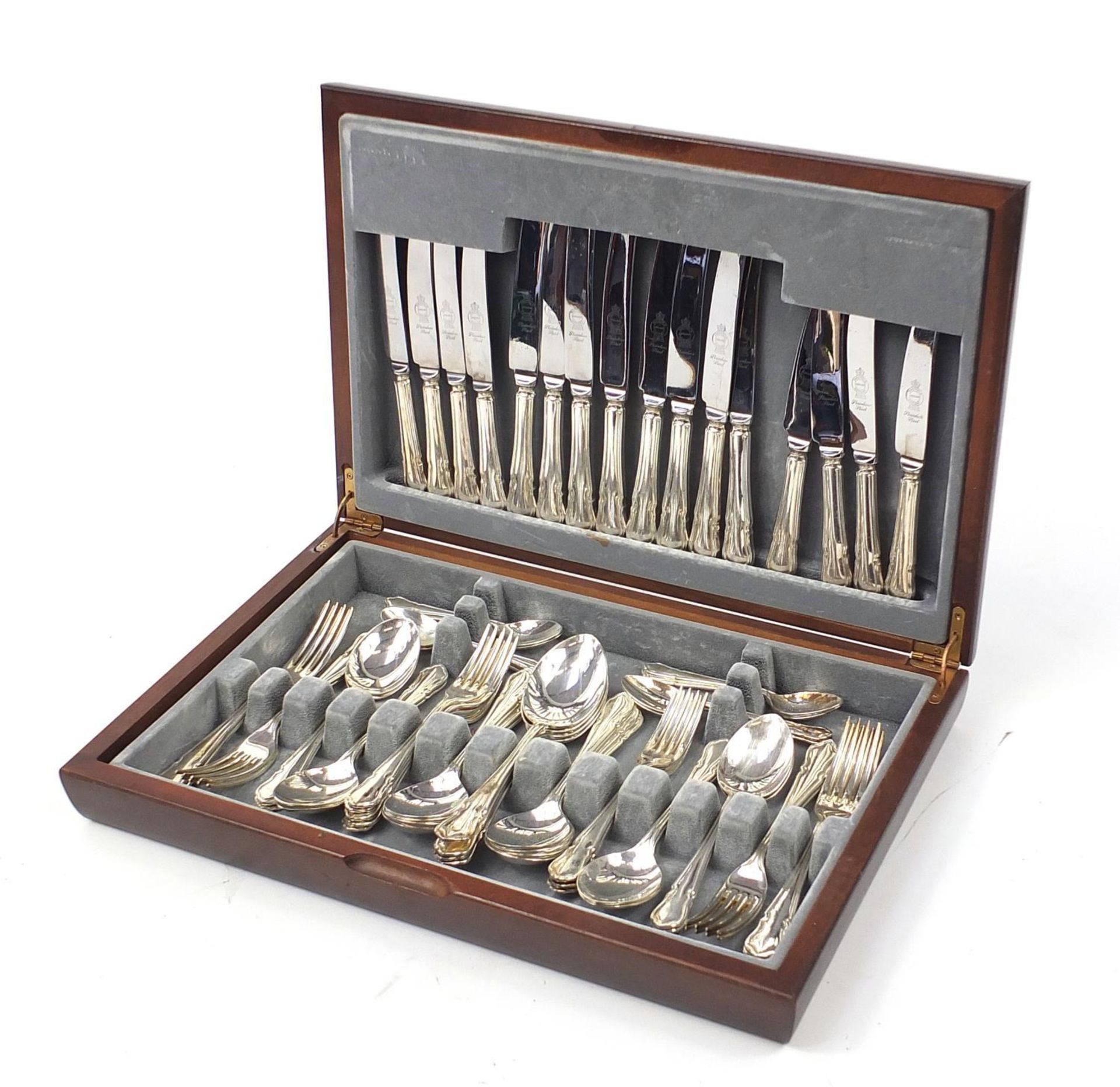 Eight place canteen of Sheffield silver plated cutlery housed in a mahogany canteen, the case 45.5cm