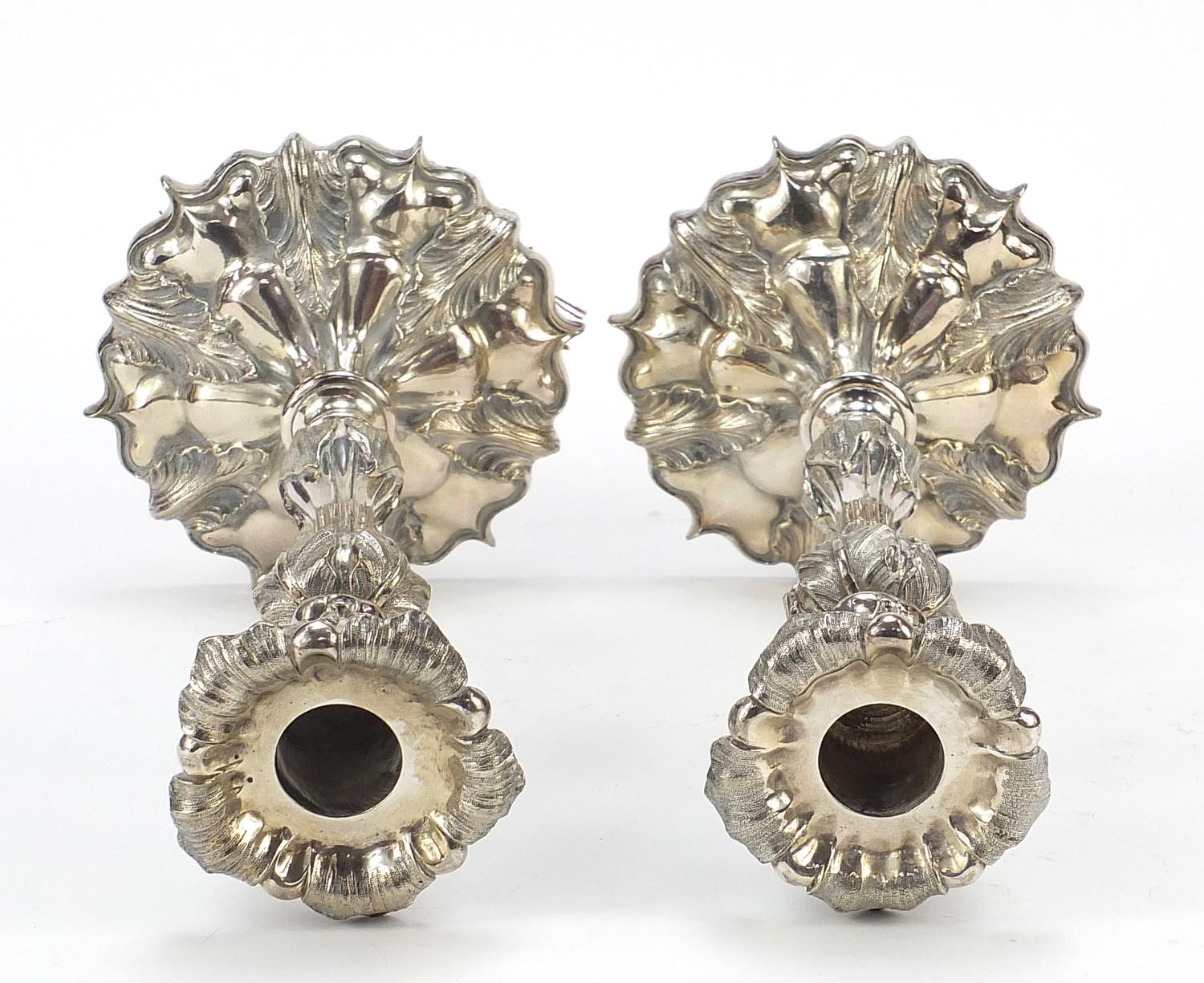 Pair of 19th century classical silver plated acanthus leaf candlesticks, each 25.5cm high - Image 3 of 5