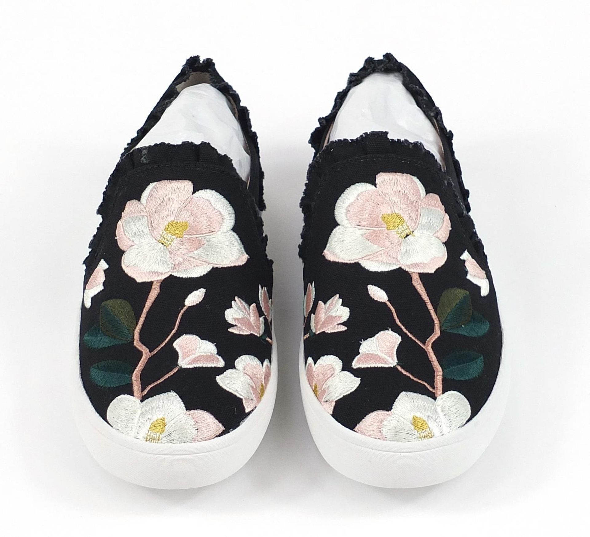 Kate Spade New York, pair of ladies' floral embroidered pumps - Image 2 of 7
