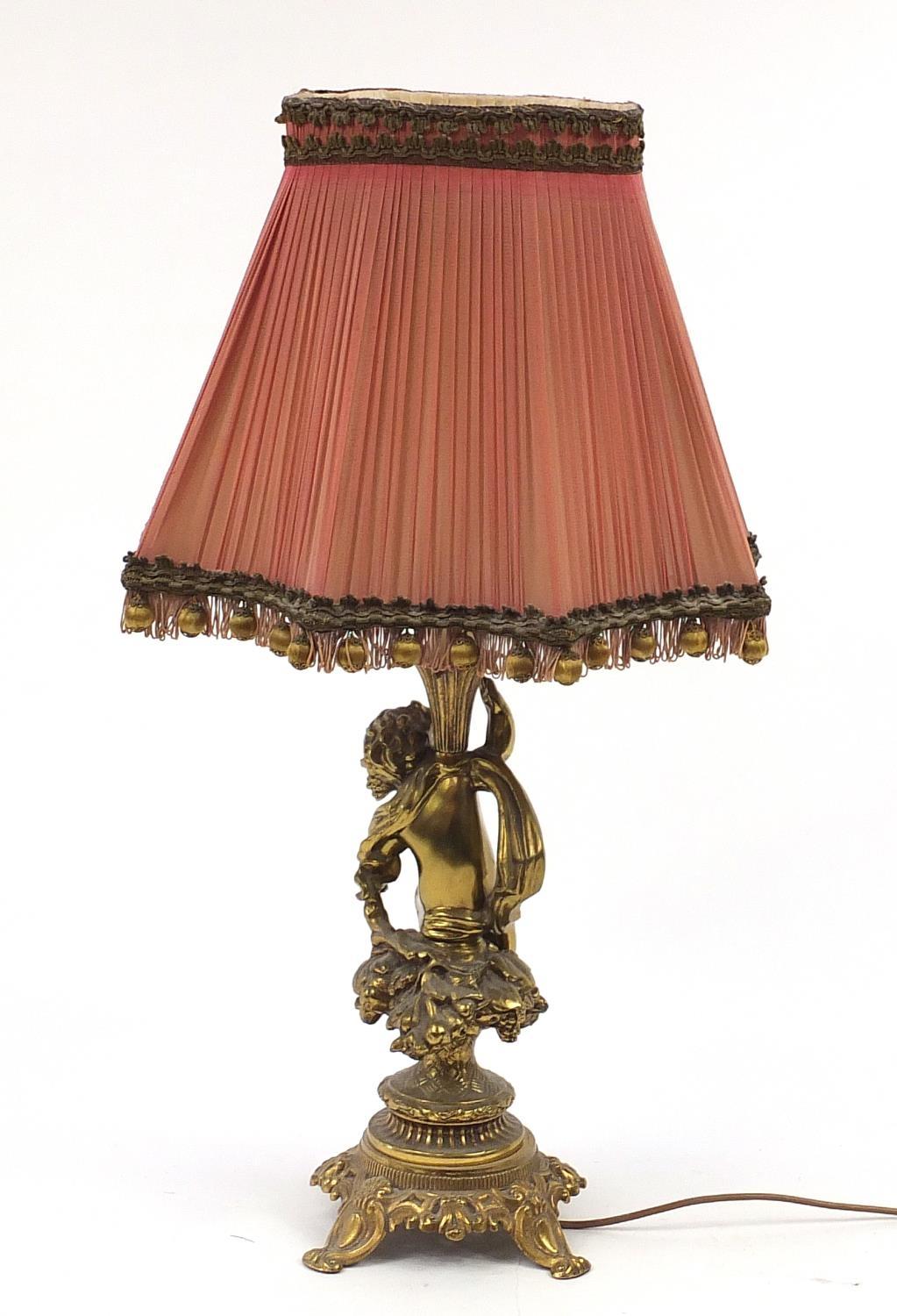 Ornate gilt metal Putti design table lamp with silk lined shade, 71cm high - Image 5 of 8