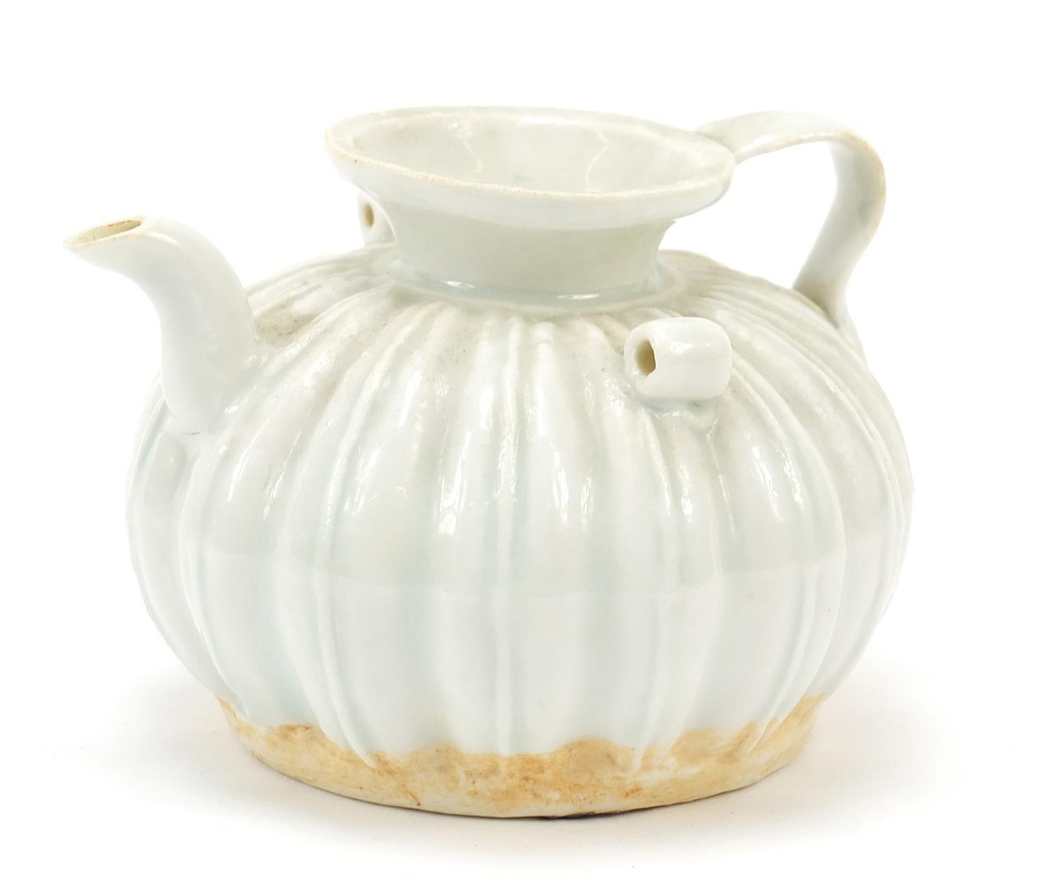 Chinese porcelain teapot having a celadon glaze, 10cm in length