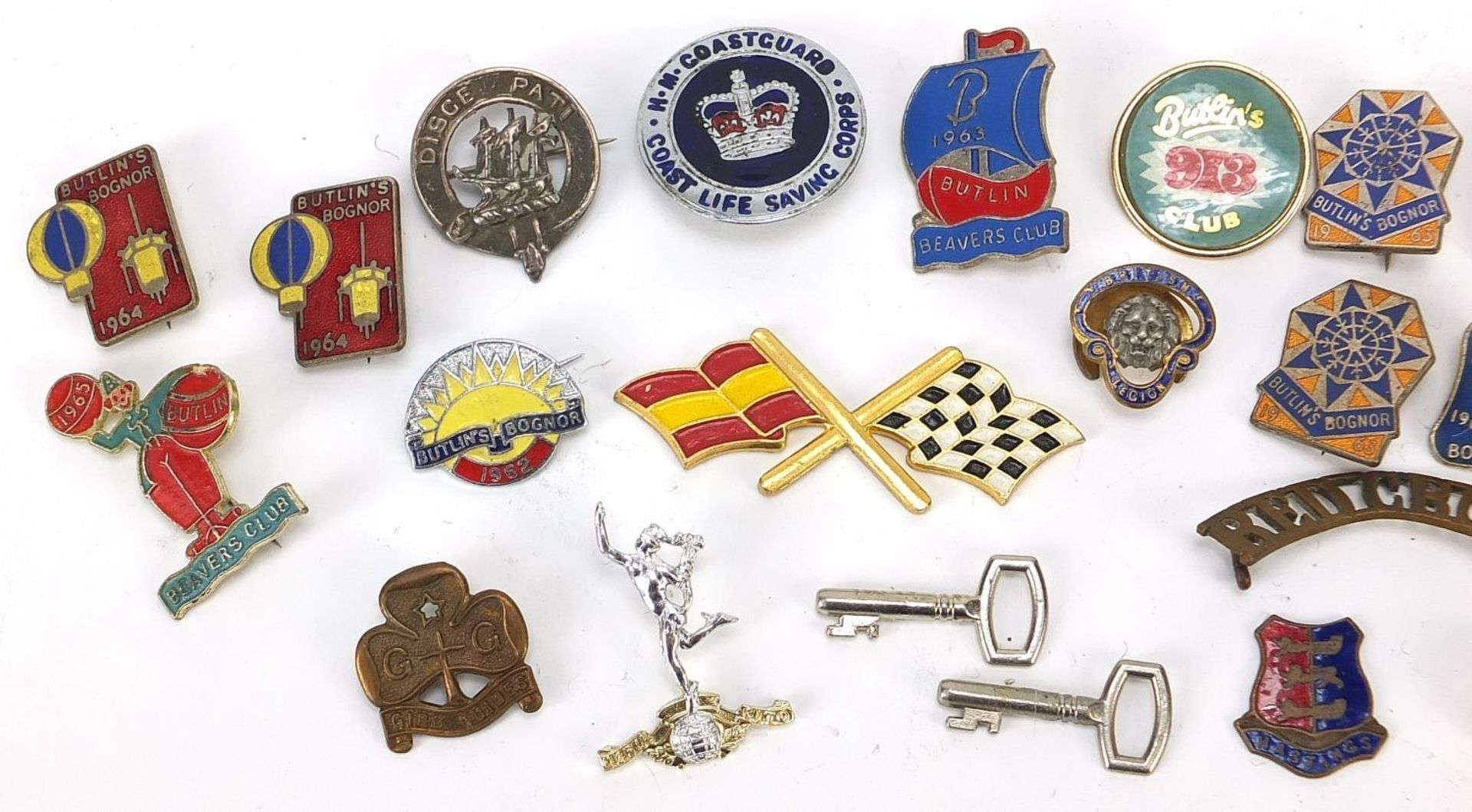 Vintage and later badges including Butlins Beavers Club and Scottish clam brooch - Image 2 of 6