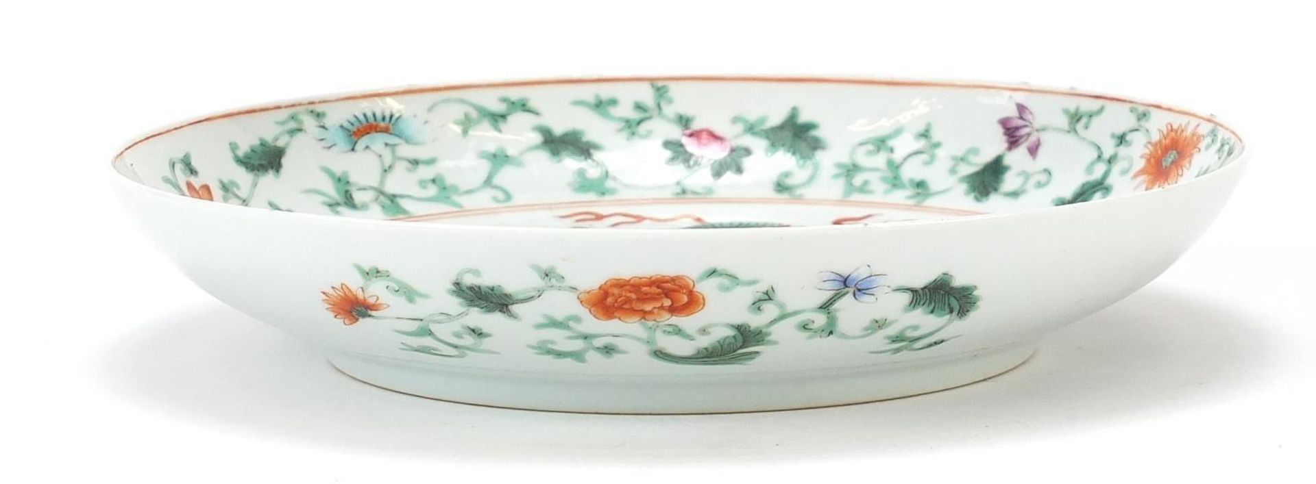 Chinese porcelain shallow dish finely hand painted in the famille verte palette with two dragons - Image 2 of 7