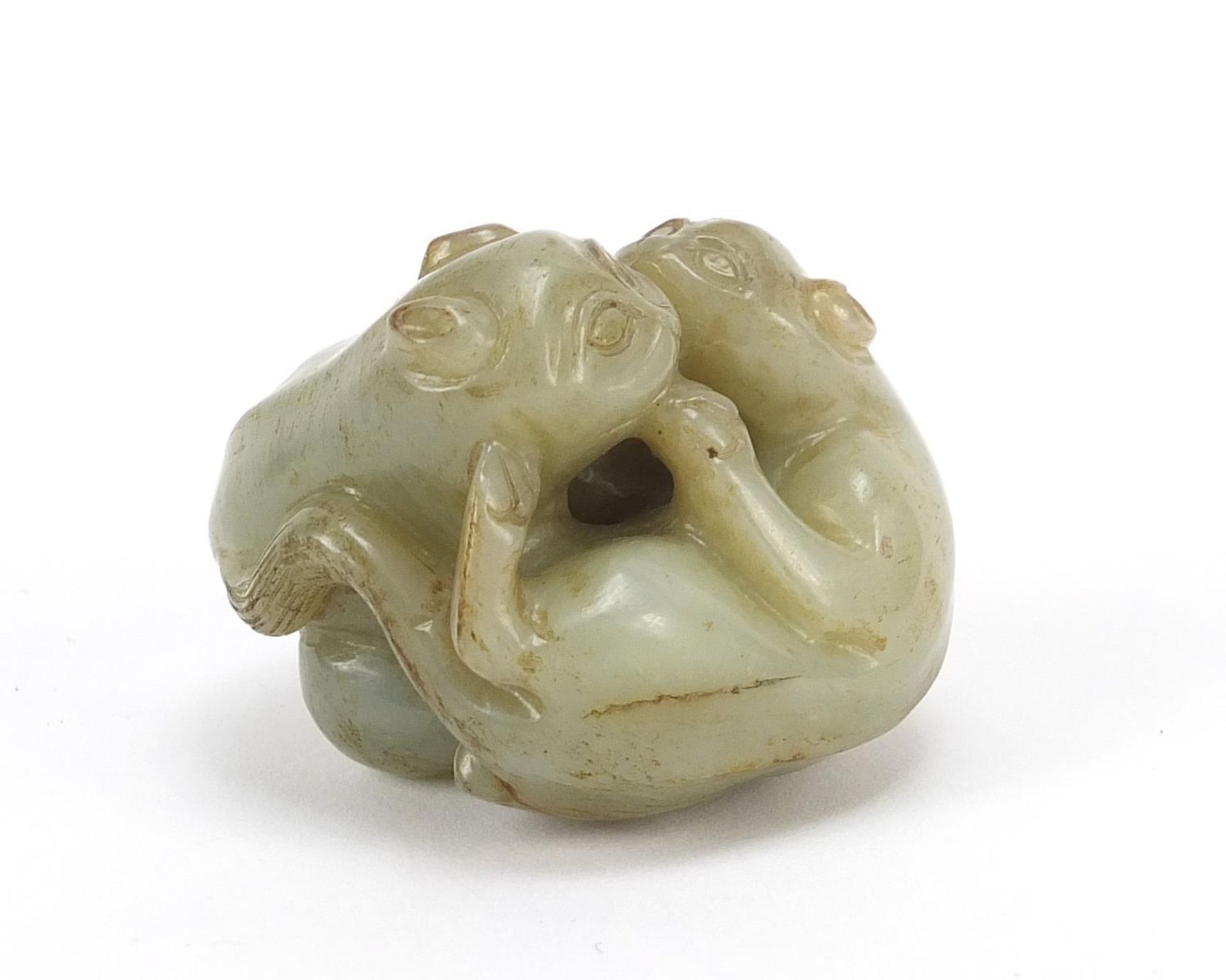 Good Chinese celadon and russet jade carving of two mythical animals, 4.5cm wide - Image 4 of 6