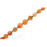 Polished agate graduated bead necklace, 60cm in length, 152.0g