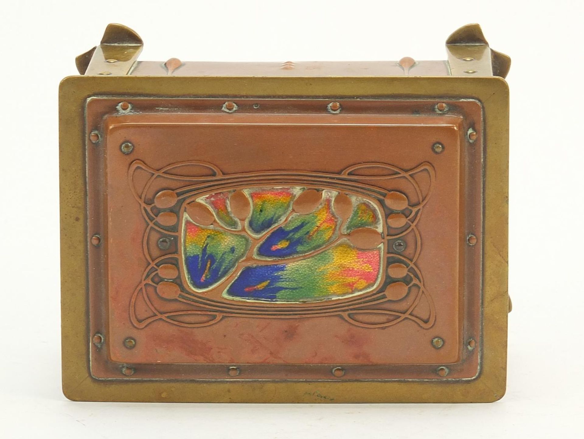 Arts & Crafts enamel, copper and brass casket with embossed floral motifs raised on four stylised - Bild 4 aus 6