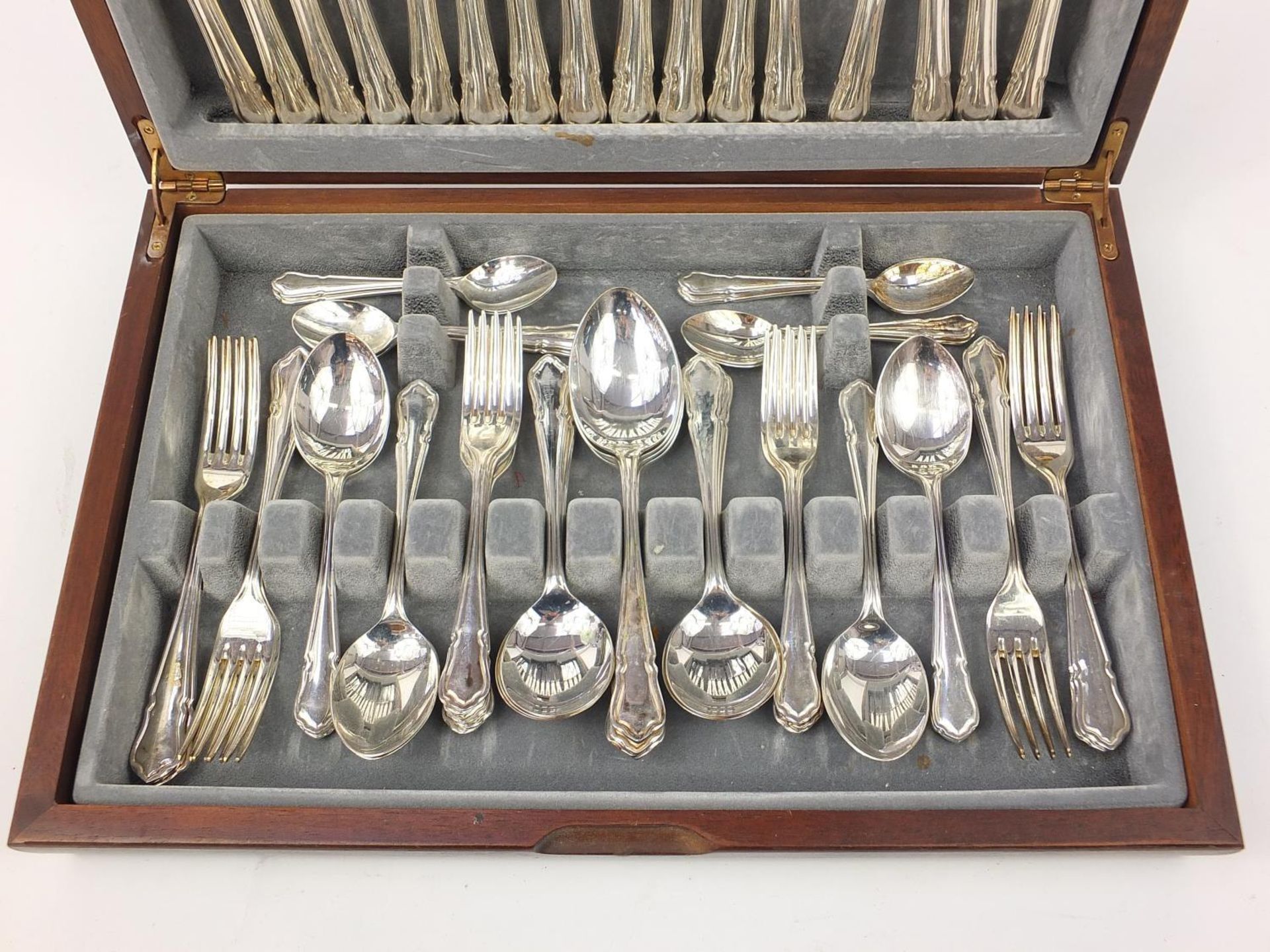 Eight place canteen of Sheffield silver plated cutlery housed in a mahogany canteen, the case 45.5cm - Image 3 of 7