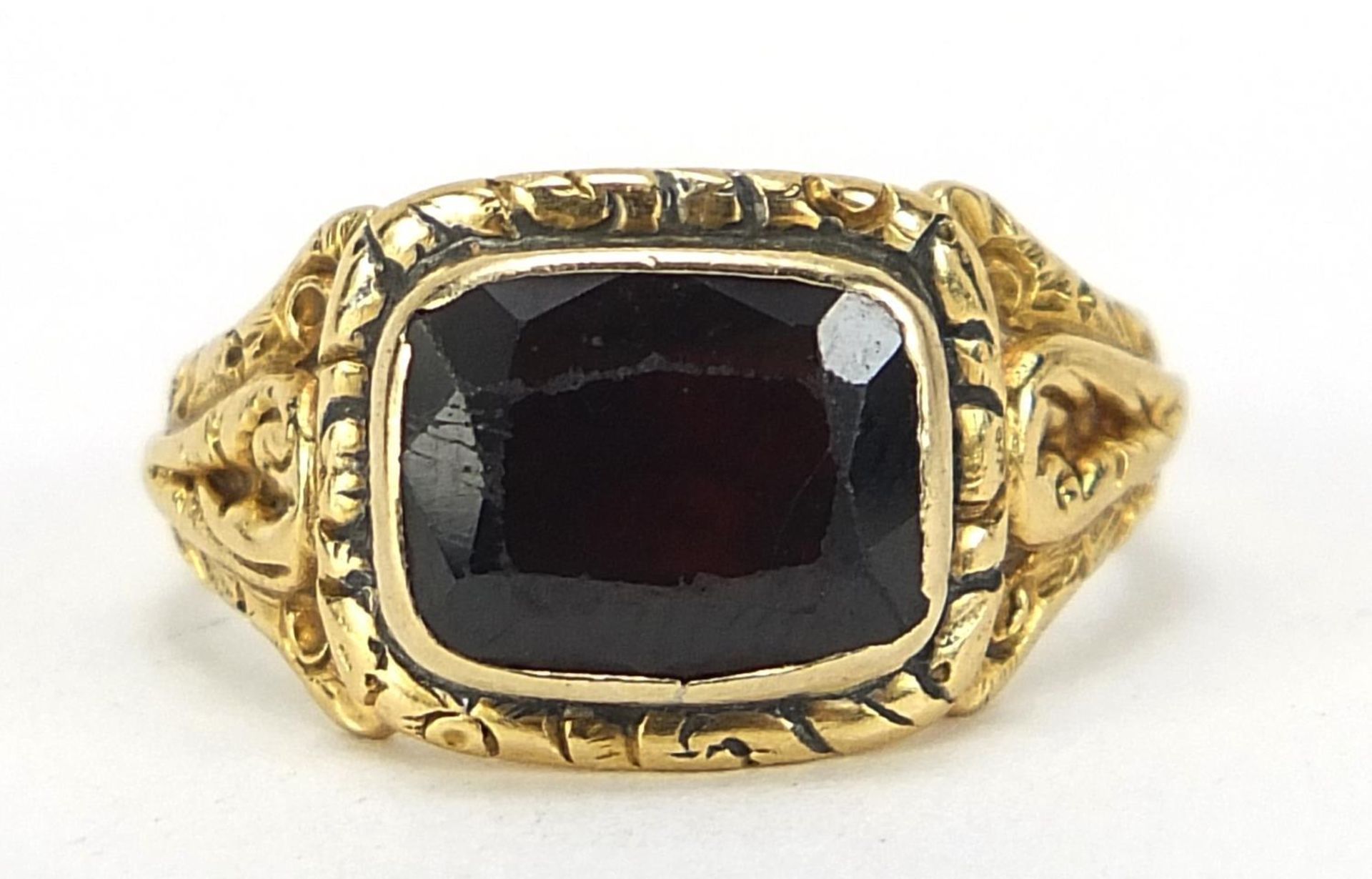 Georgian gold garnet ring with ornate setting, London 1824, size K, 3.2g :