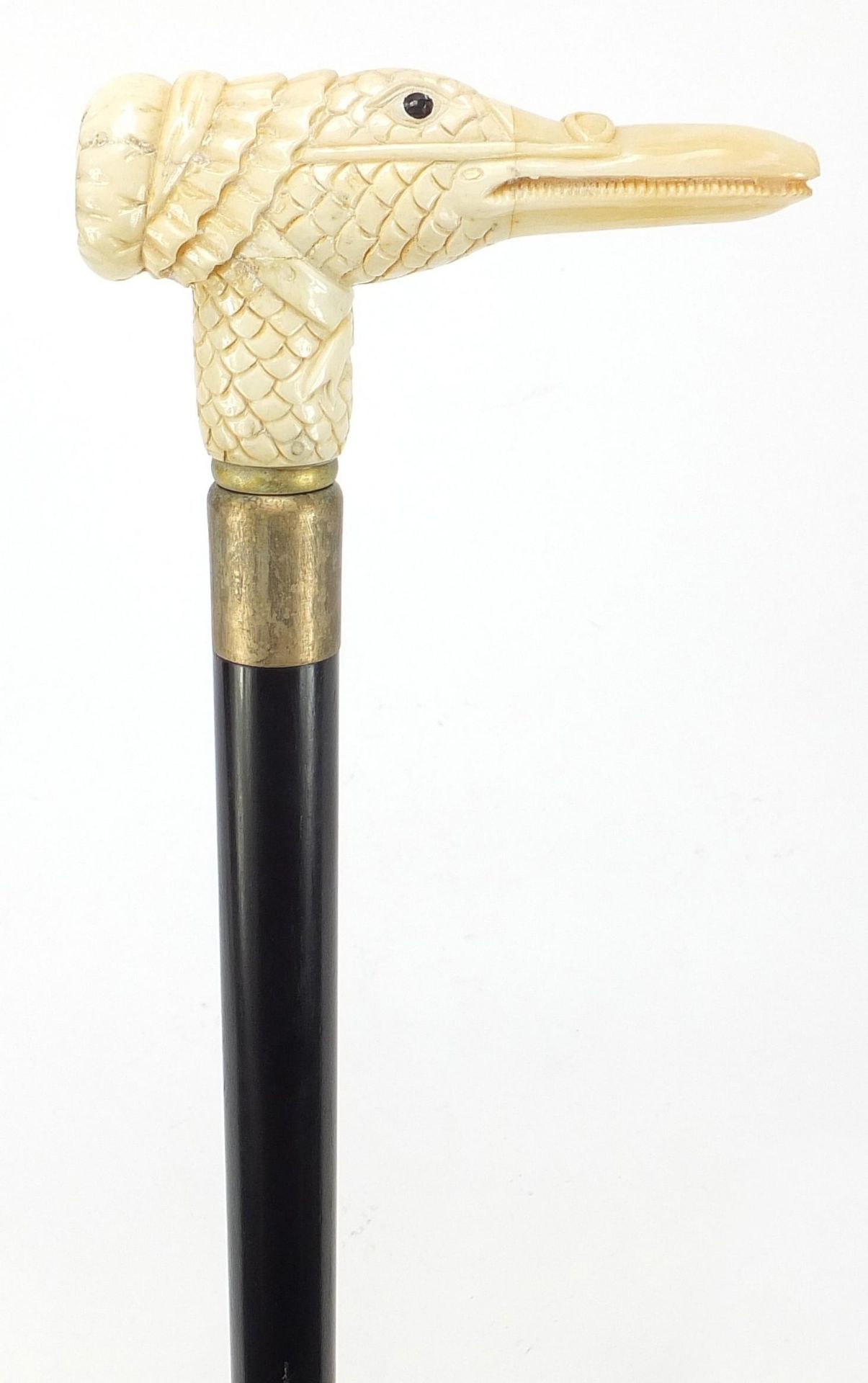Hardwood walking stick with carved bone duck design handle, 91.5cm in length : - Image 2 of 6