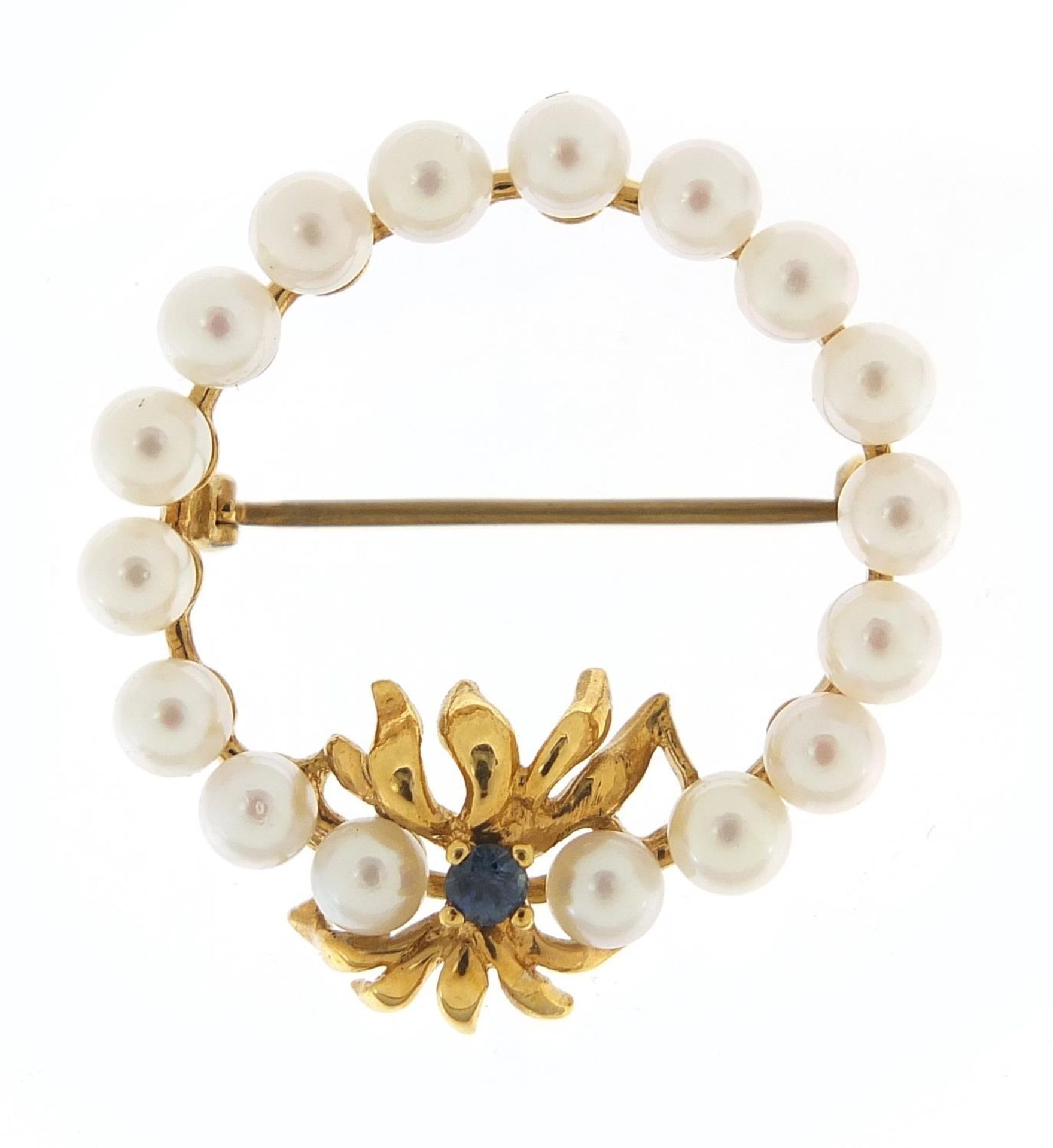 9ct gold pearl and sapphire brooch, 3cm in diameter, 5.2g :