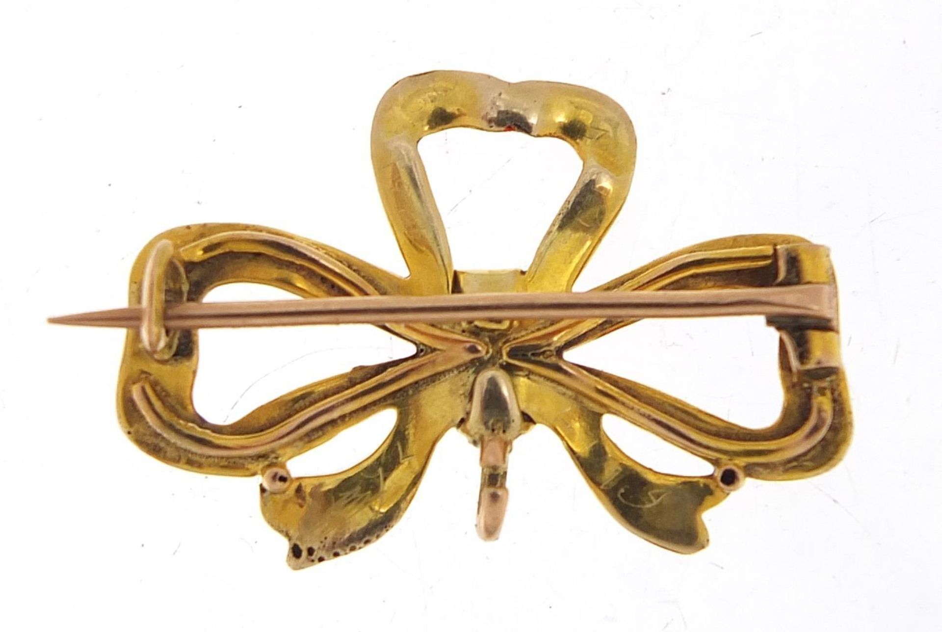 9ct gold and red enamel bow brooch, 3cm wide, 2.6g : - Image 2 of 2