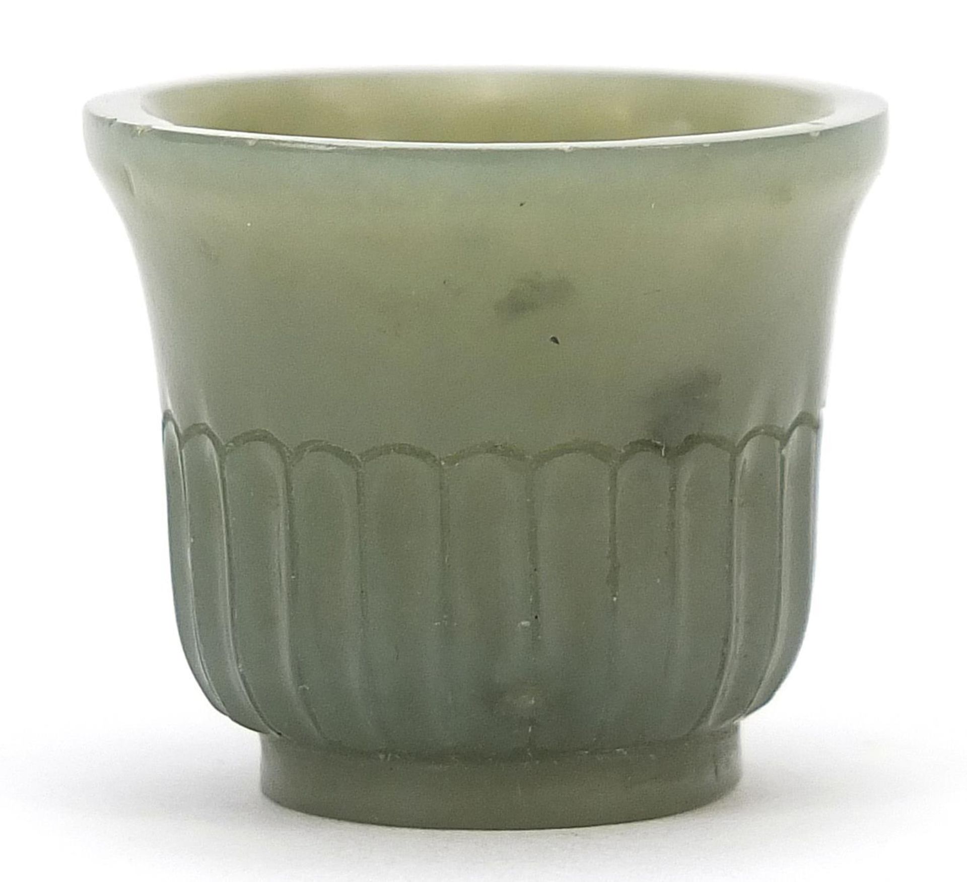 Indian Mughal style green jade cup, 2.4cm high : - Image 3 of 6