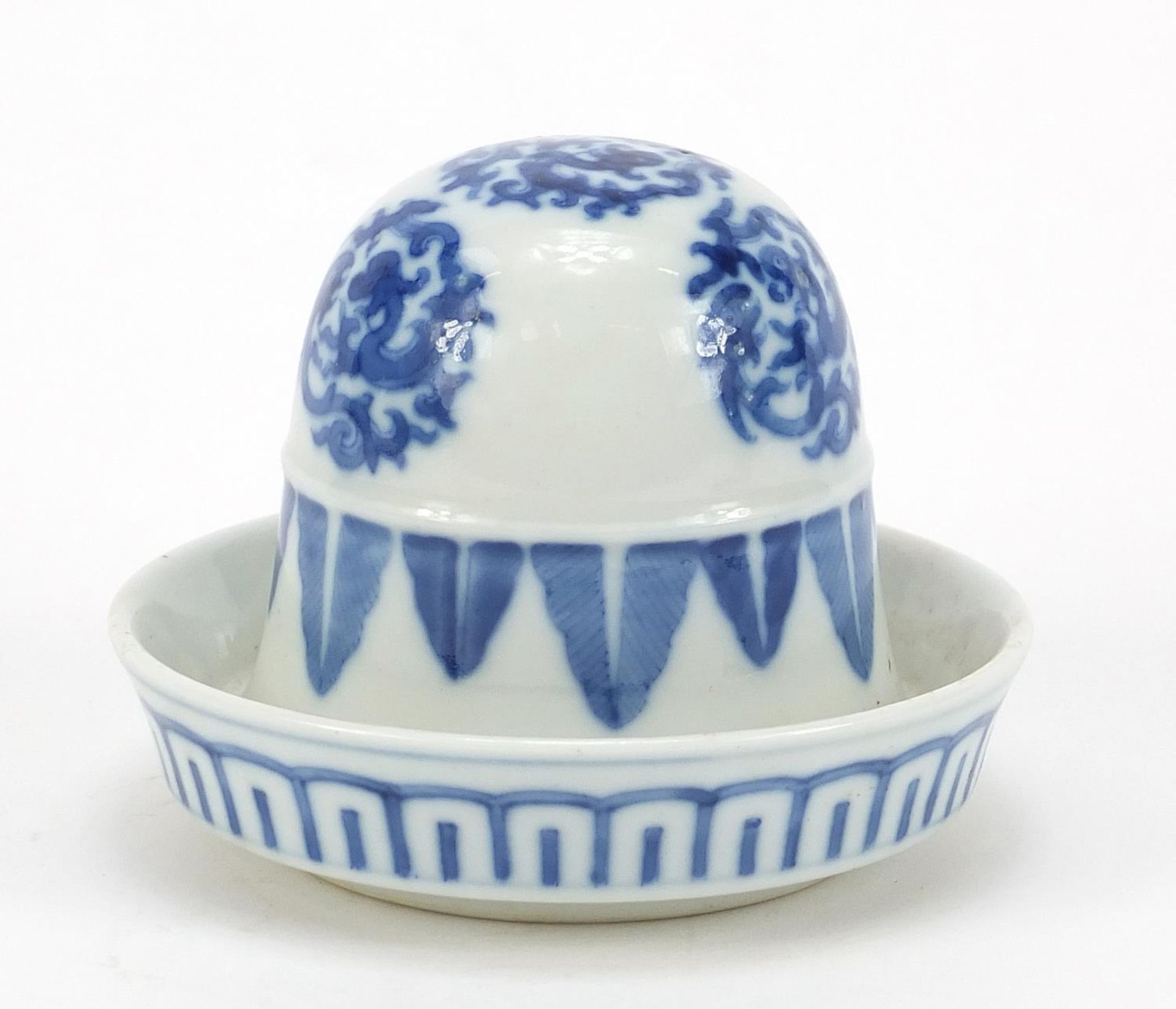 Chinese blue and white porcelain lidded dish hand painted with roundels of mythical animals, the - Image 4 of 7