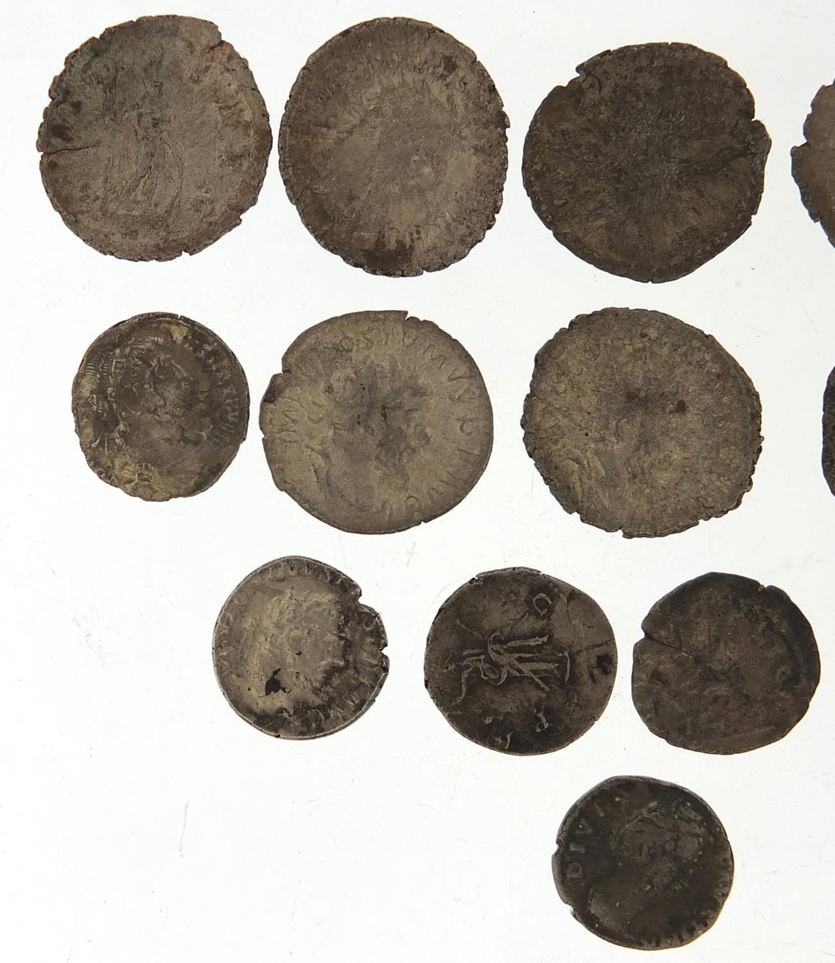 Fifteen Roman coins including denarii, the largest each approximately 2.5cm in diameter, 45.8g : - Bild 2 aus 4