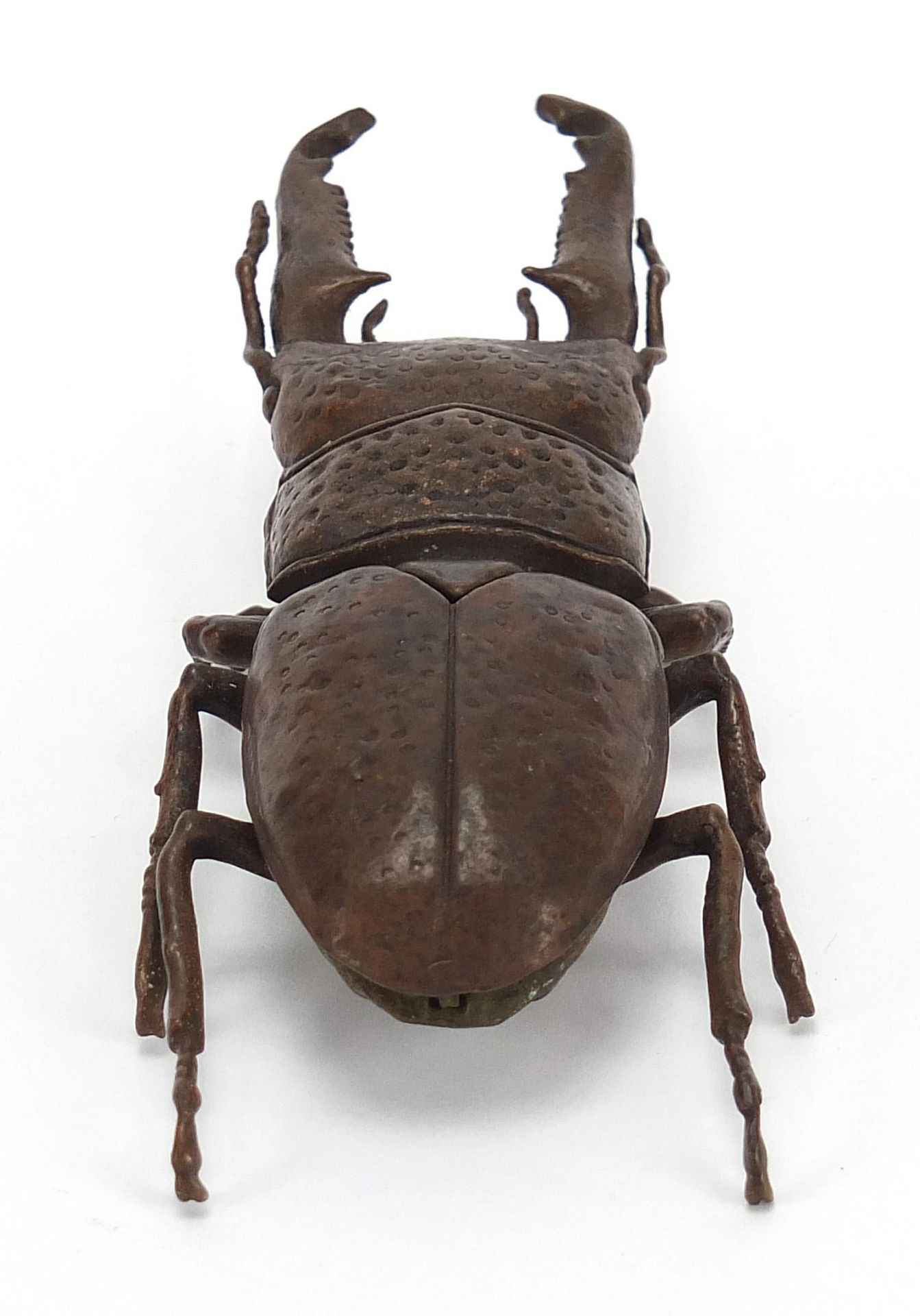 Large Japanese patinated bronze beetle with articulated back, impressed marks to the underside, 13. - Image 4 of 8