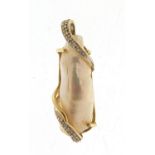 9ct gold mother of pearl and diamond pendant, 3cm high, 3.0g :