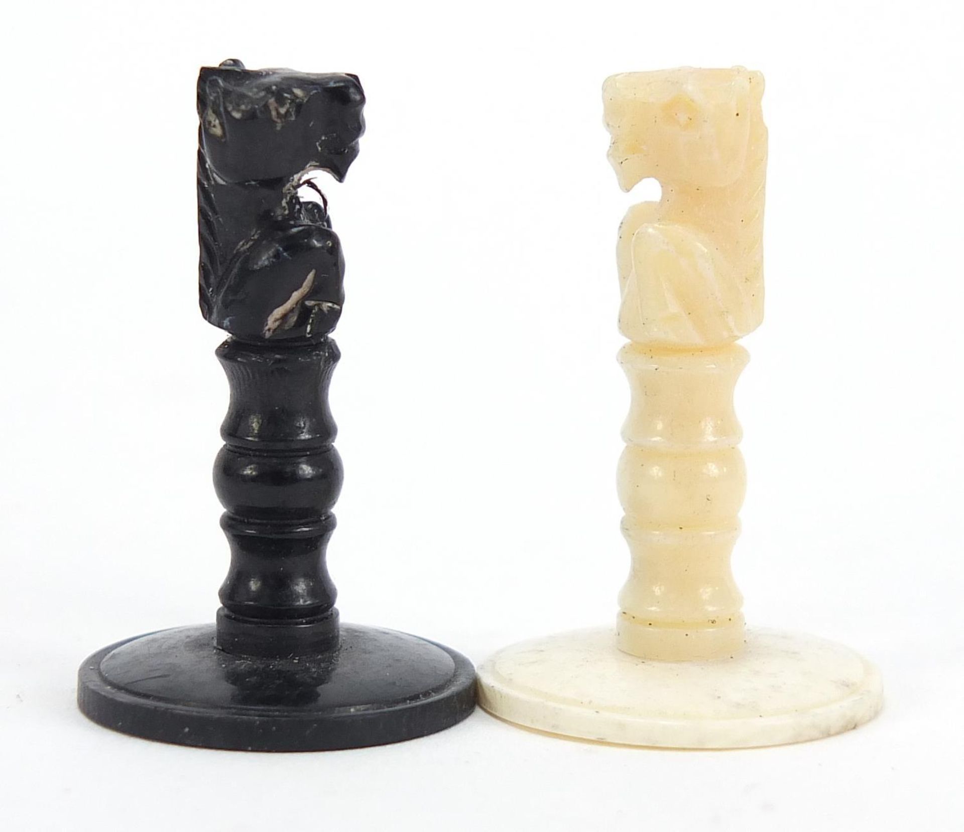 Carved bone half stained chess set, the largest pieces each 5.5cm high : - Bild 4 aus 6