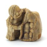 Japanese carved ivory netsuke of a man and figure hiding, character marks to the underside, 3.5cm