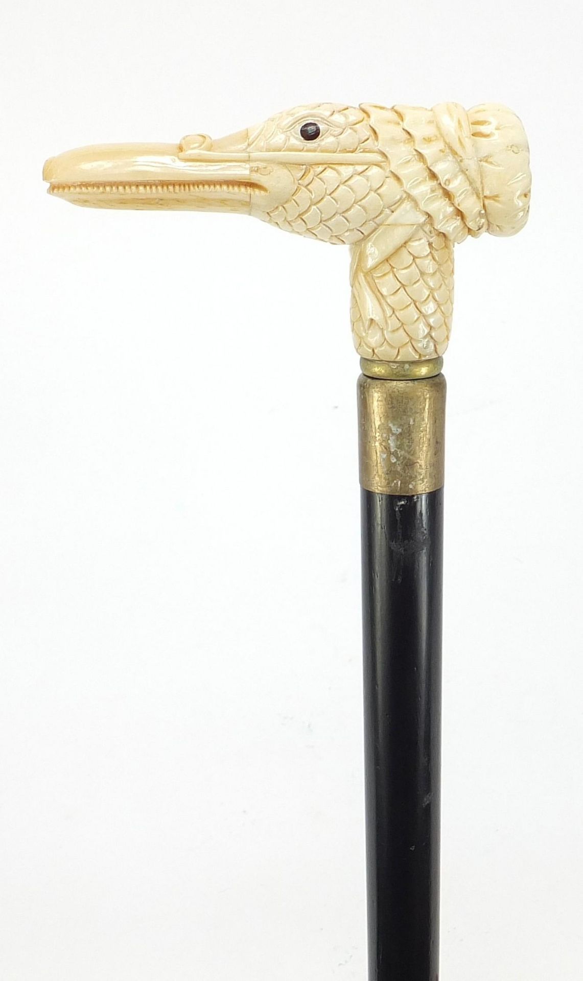 Hardwood walking stick with carved bone duck design handle, 91.5cm in length : - Image 5 of 6