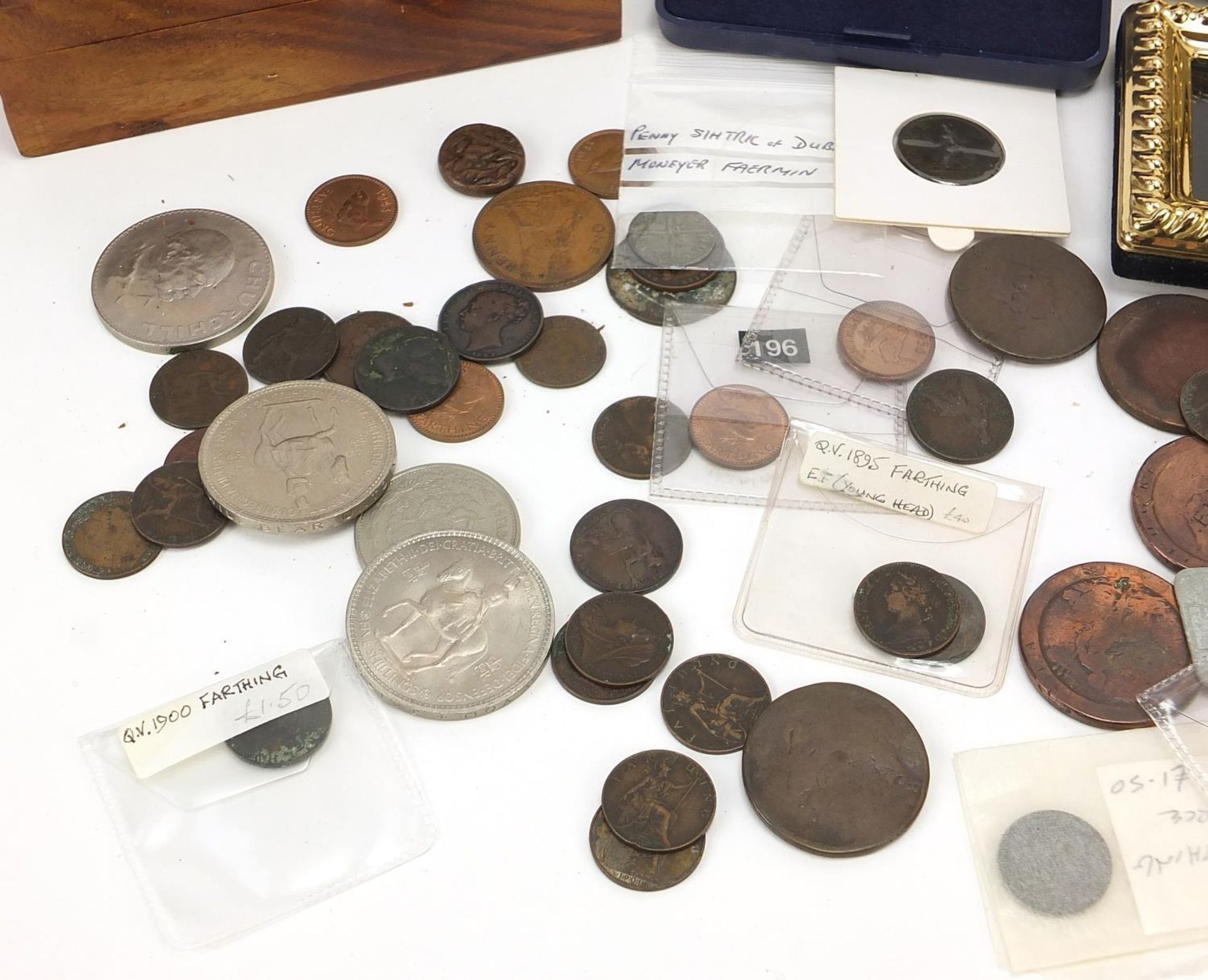 Antique and later British and world coinage including Chinese cash coin, George II 1730 farthing and - Bild 2 aus 7