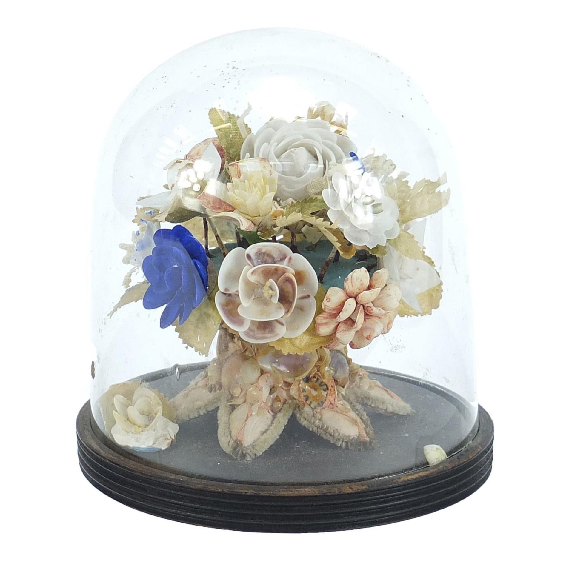 Naval interest sailor's shellwork floral bouquet housed under a glass dome with ebonised base, - Bild 2 aus 2