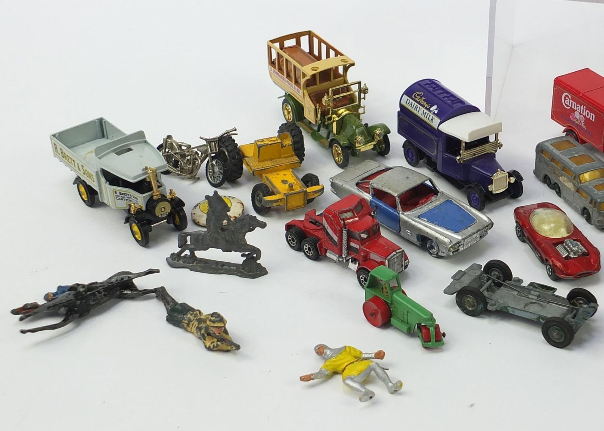 Vintage and later die cast and lead vehicles and animals including Dinky and Corgi : - Bild 2 aus 6