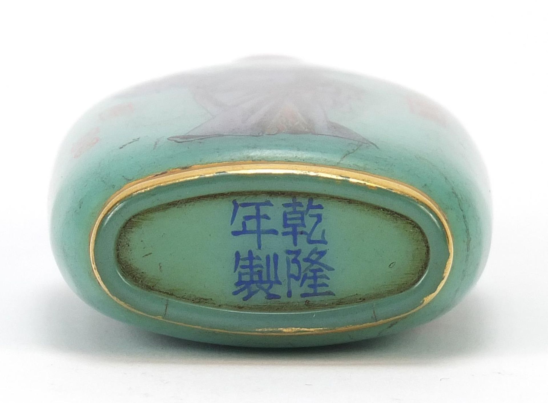 Chinese hardstone or glass snuff bottle with stopper, hand painted with and Emperor, four figure - Image 6 of 6