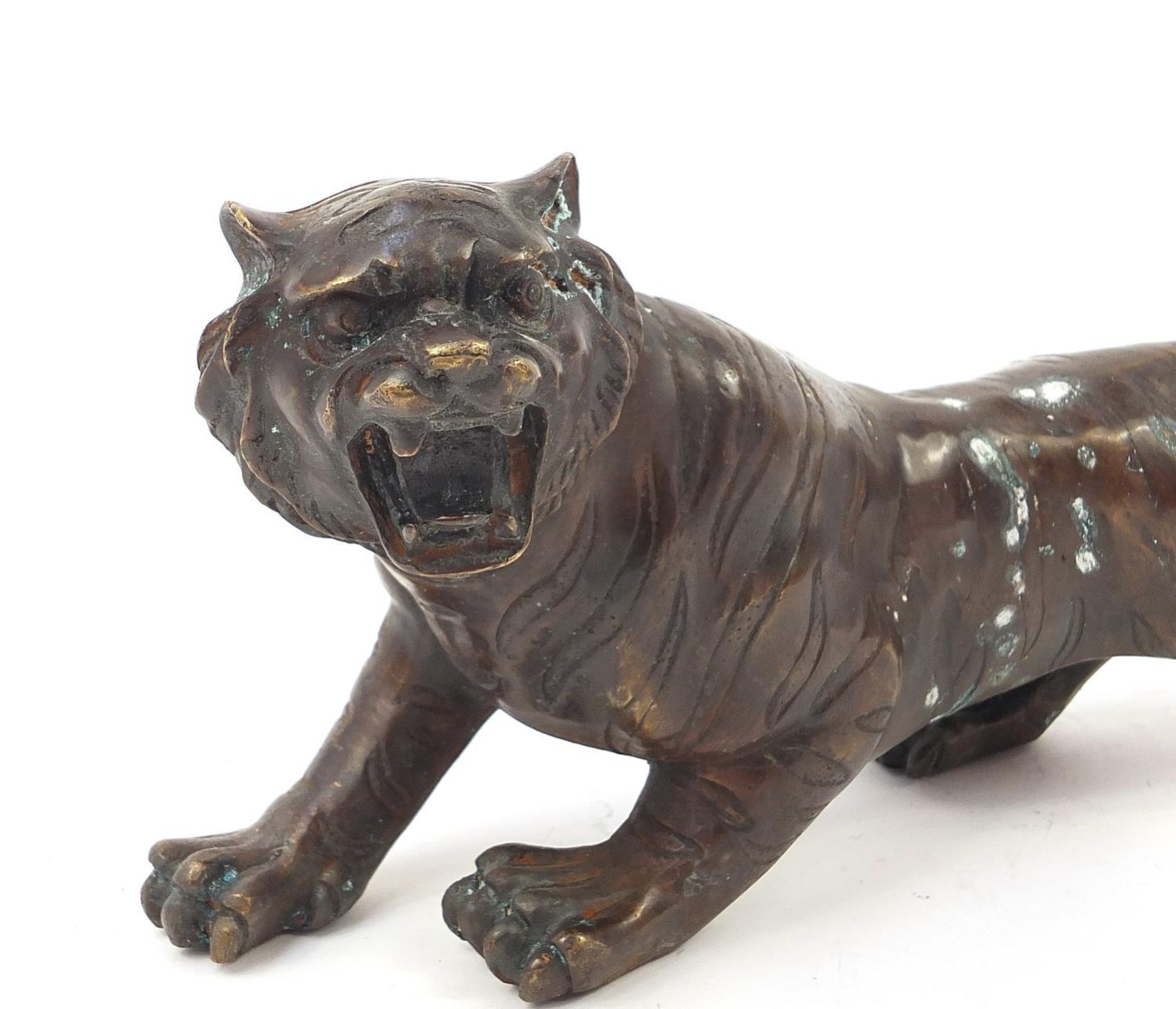 Japanese patinated tiger, 30cm in length : - Image 2 of 5