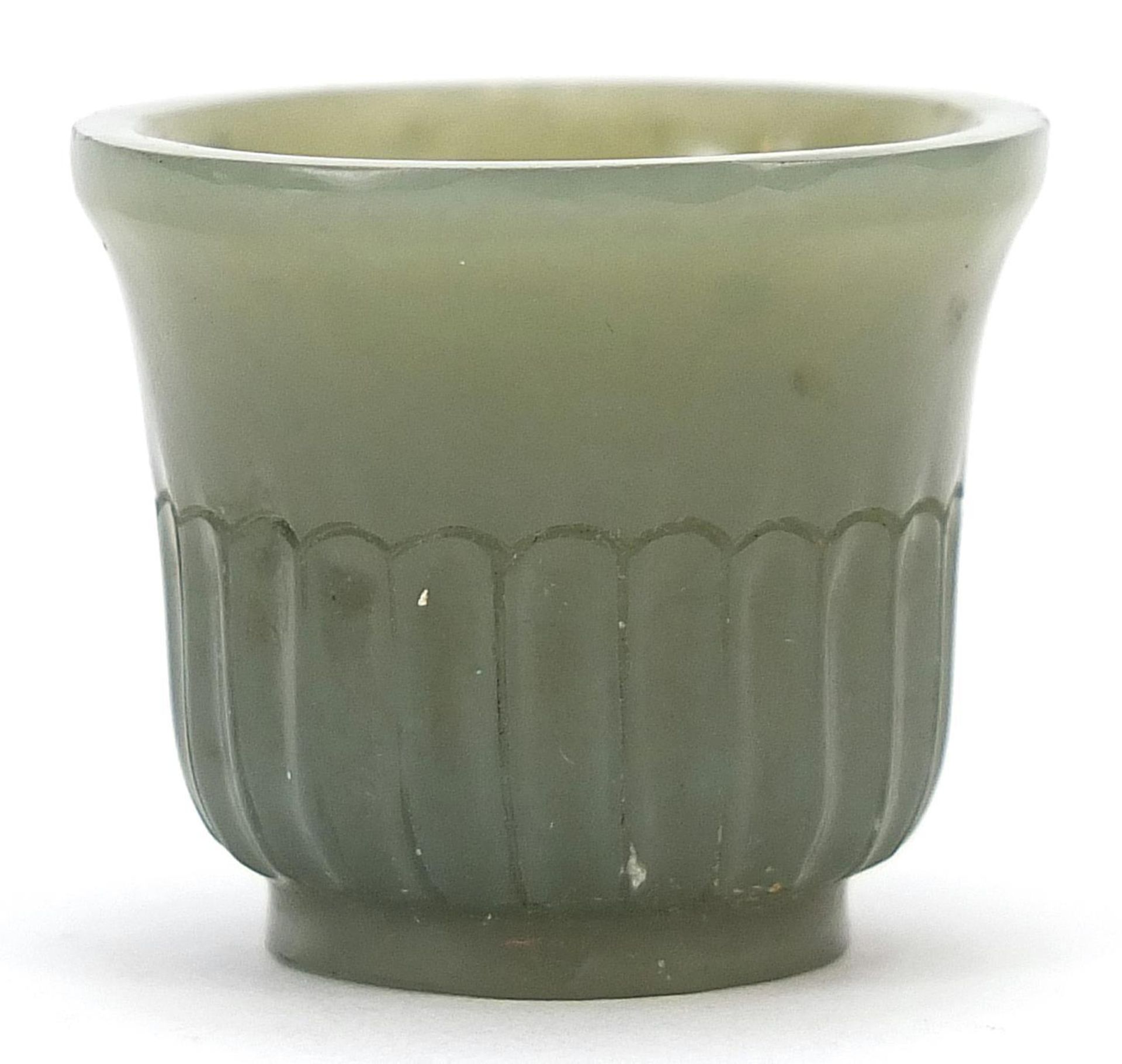 Indian Mughal style green jade cup, 2.4cm high :