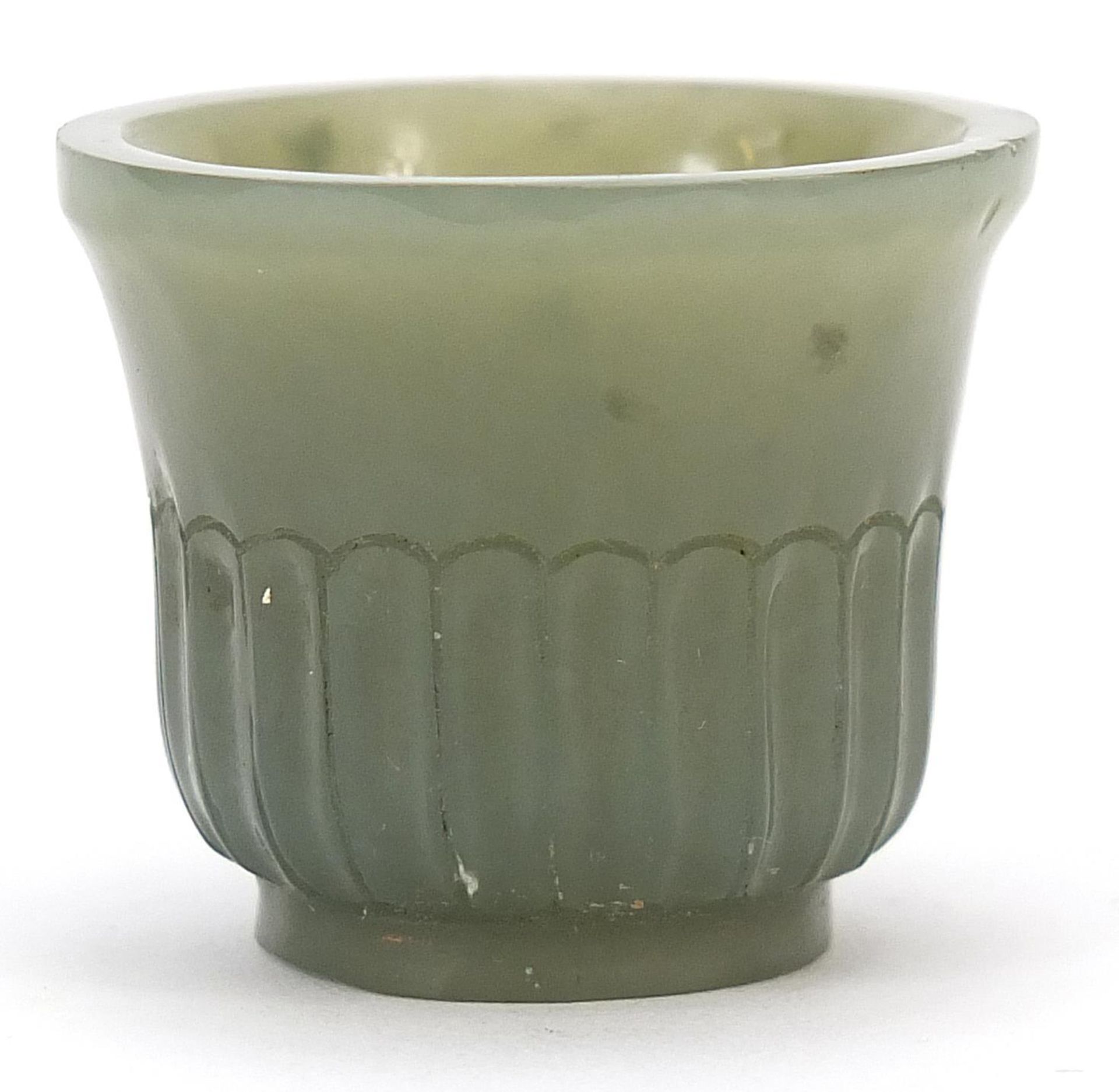 Indian Mughal style green jade cup, 2.4cm high : - Image 4 of 6