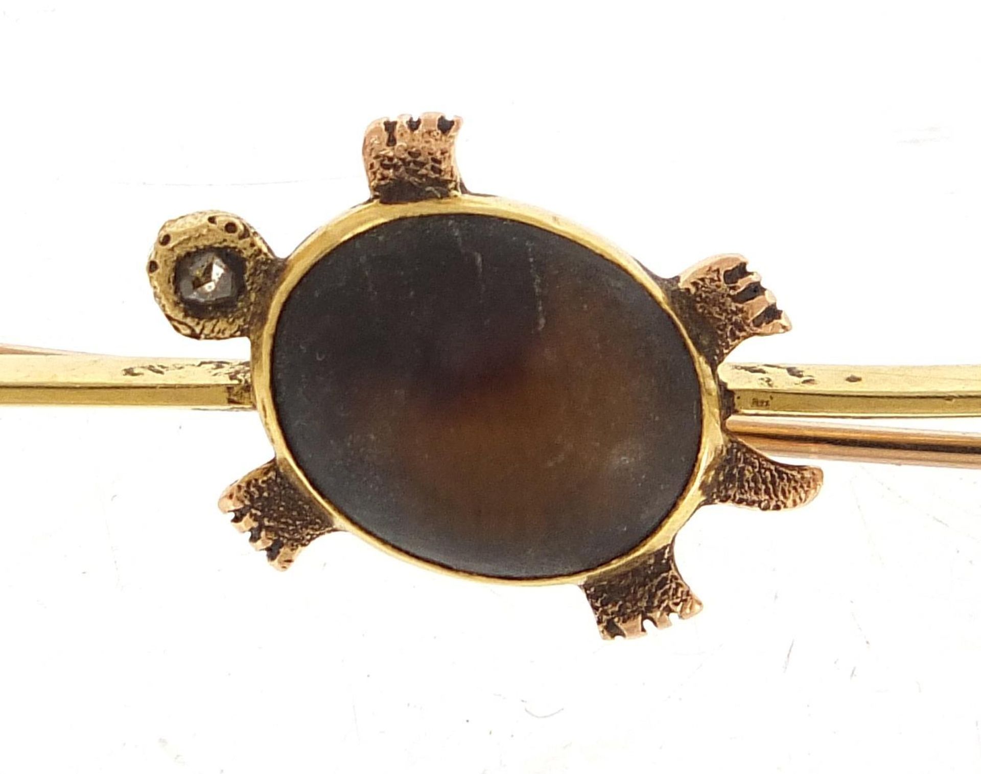 15ct gold and tortoiseshell tortoise brooch set with a diamond, 6.5cm wide, 5.2g : - Image 2 of 4