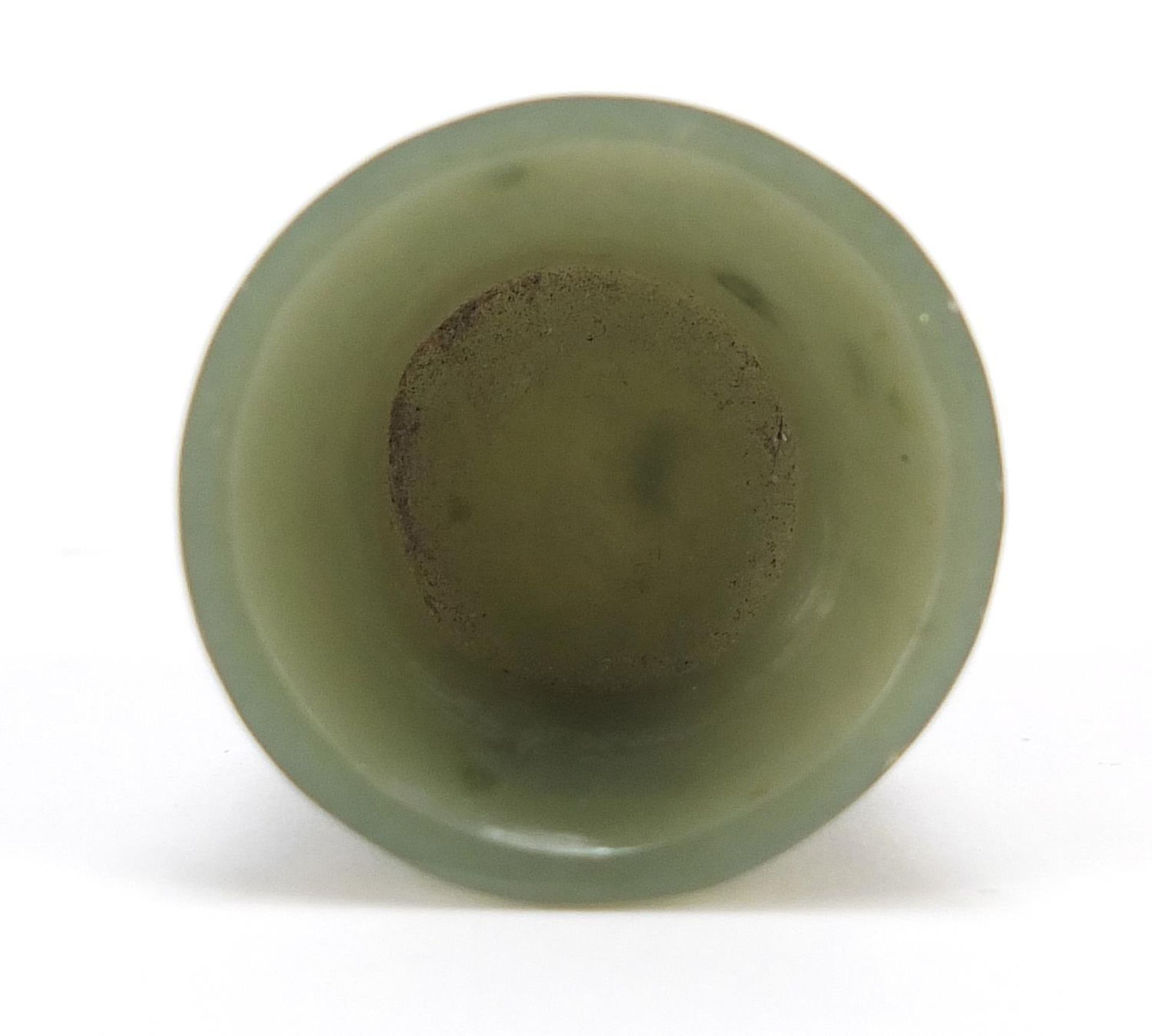 Indian Mughal style green jade cup, 2.4cm high : - Image 5 of 6