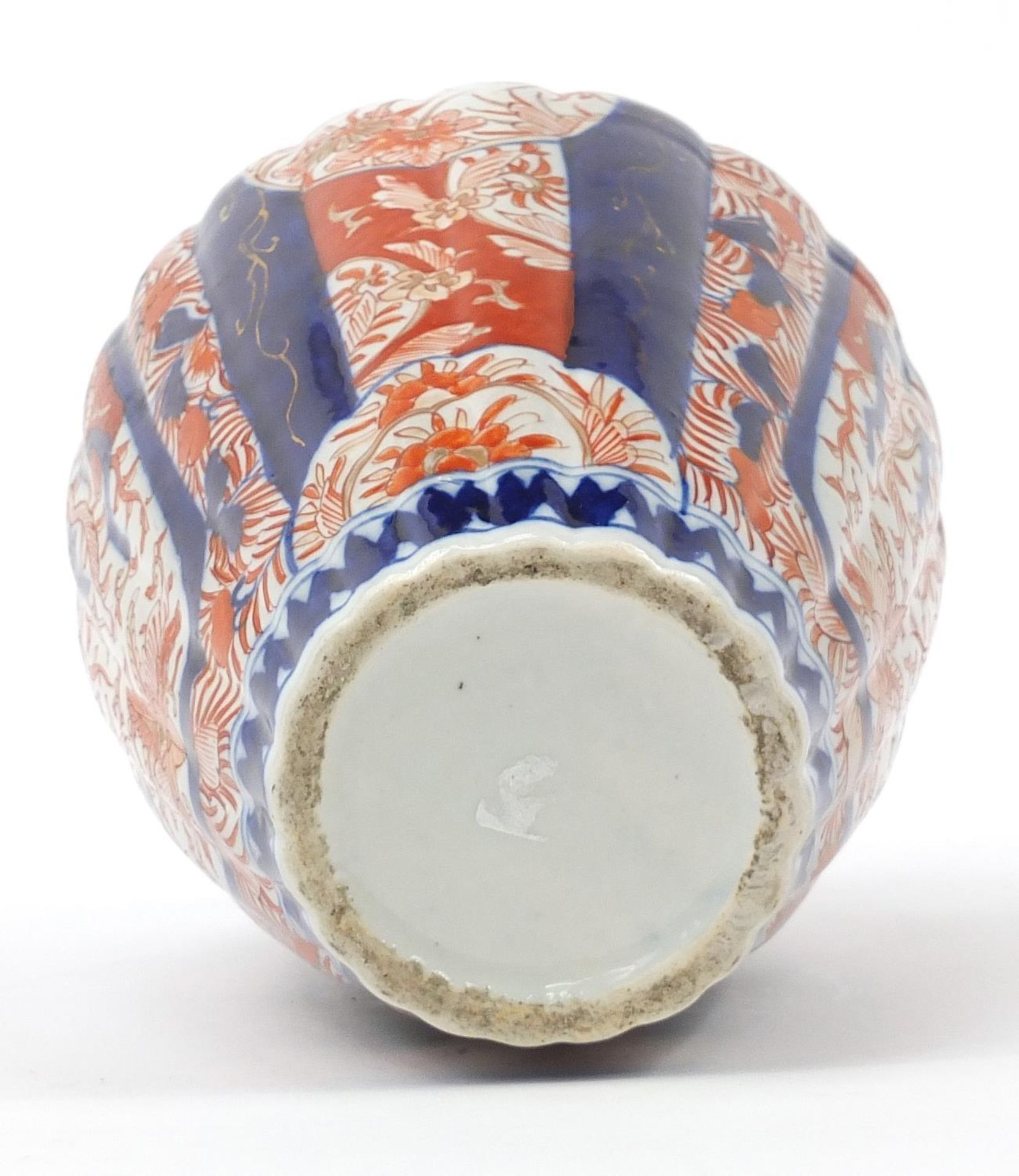 Japanese Imari vase hand painted with phoenixes and flowers, 26cm high : - Image 6 of 7