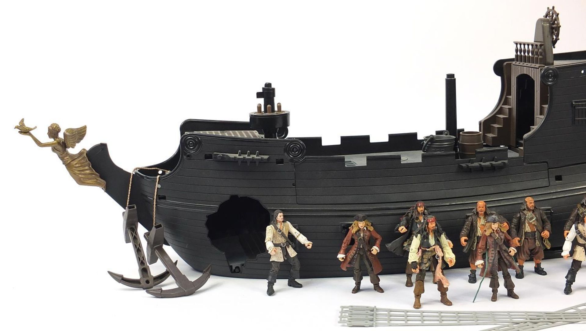 Wooden model boat and a Pirates of the Caribbean boat with action figures, the largest 88cm in - Bild 2 aus 6
