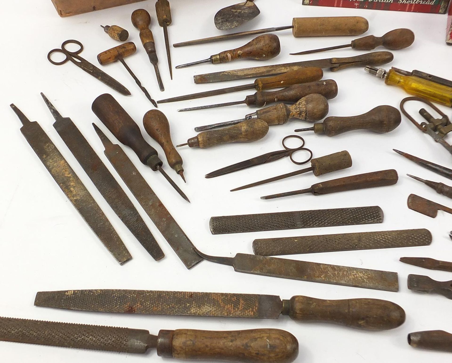 Collection of vintage and later tools including files and chisels, some with maker's marks : - Image 4 of 6