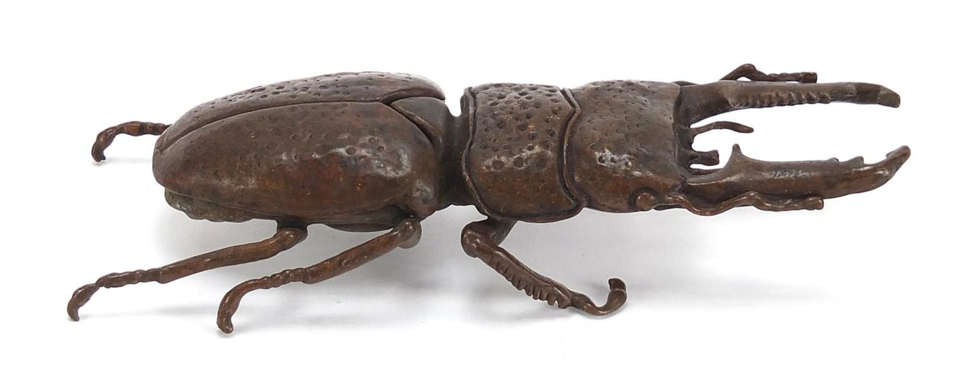 Large Japanese patinated bronze beetle with articulated back, impressed marks to the underside, 13. - Image 5 of 8