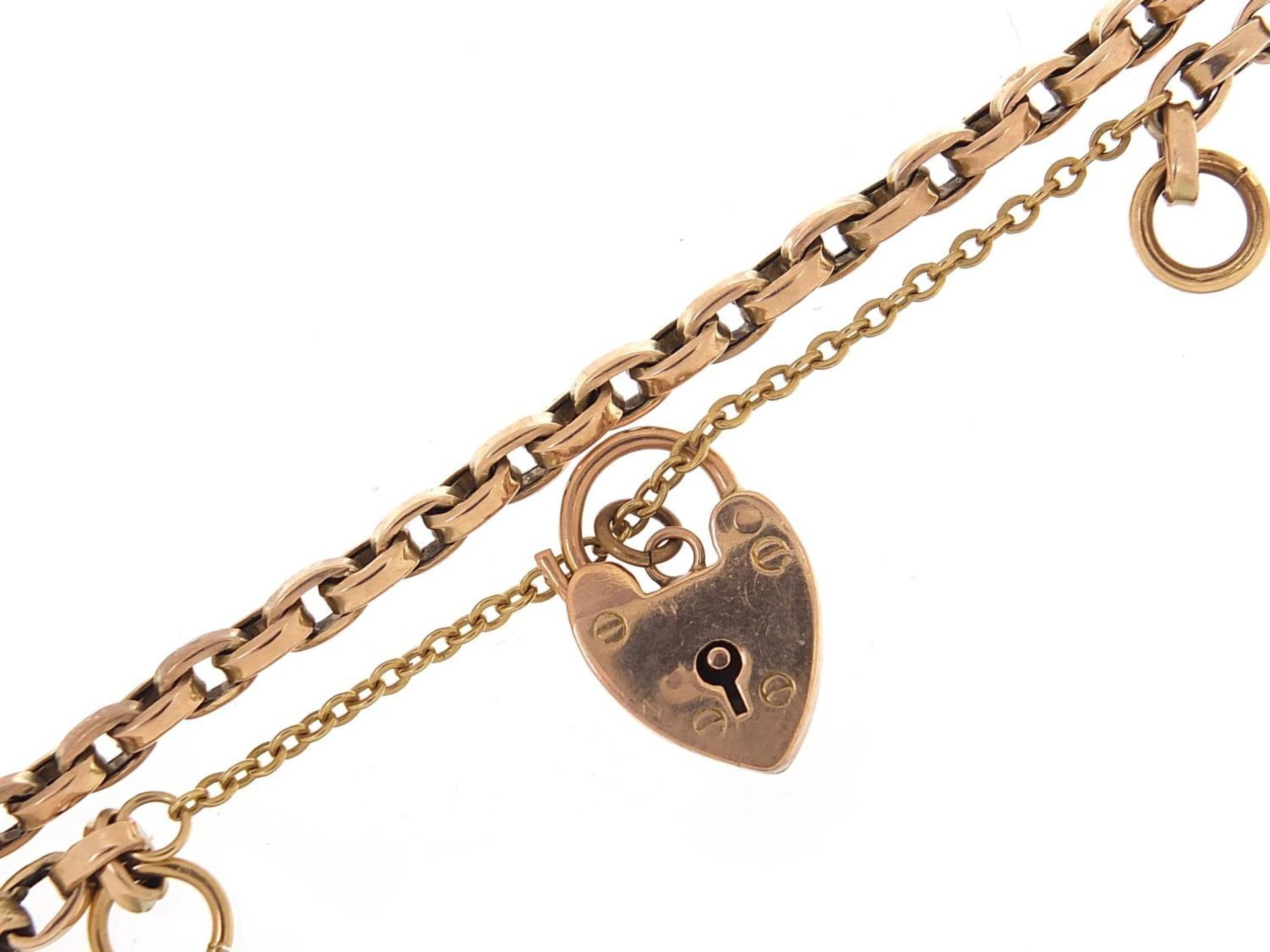 Unmarked gold bracelet, (tests as 9ct gold) with a 9ct gold loveheart padlock, 16cm in length, 7.