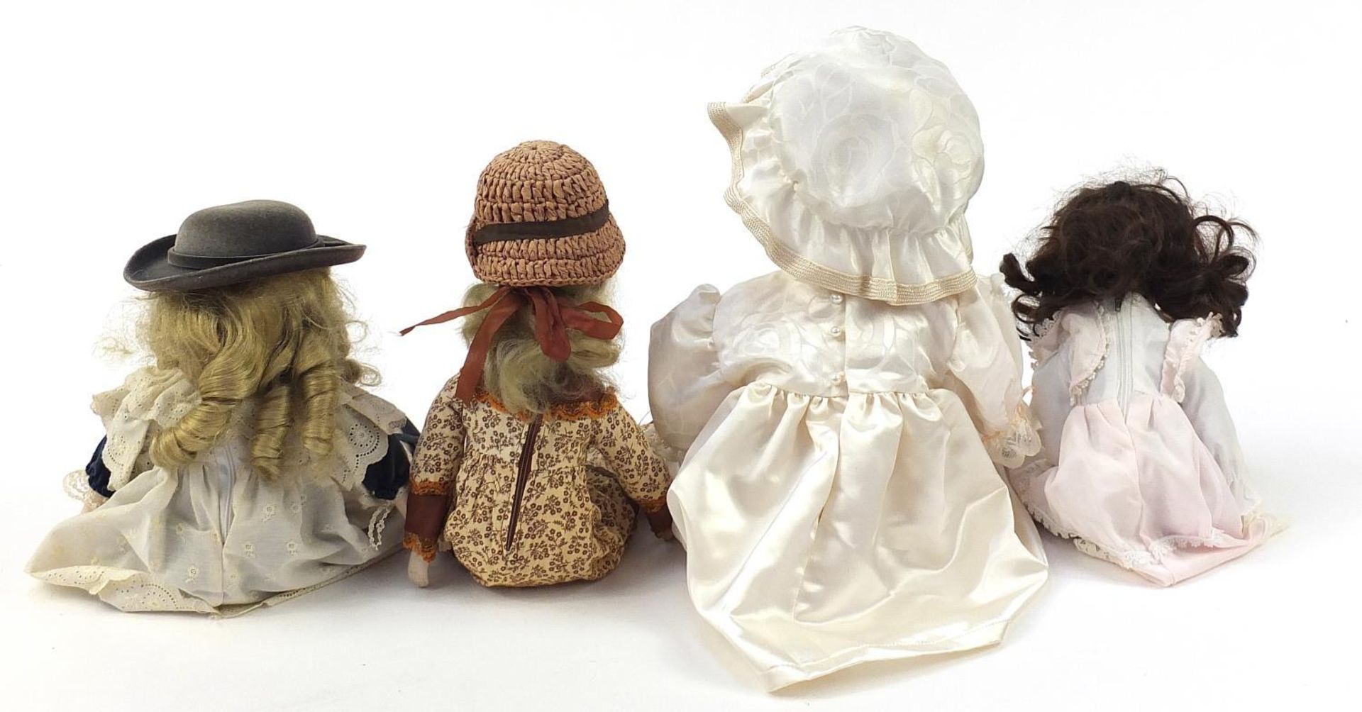 Four vintage and later dolls including three with porcelain heads : - Bild 4 aus 6